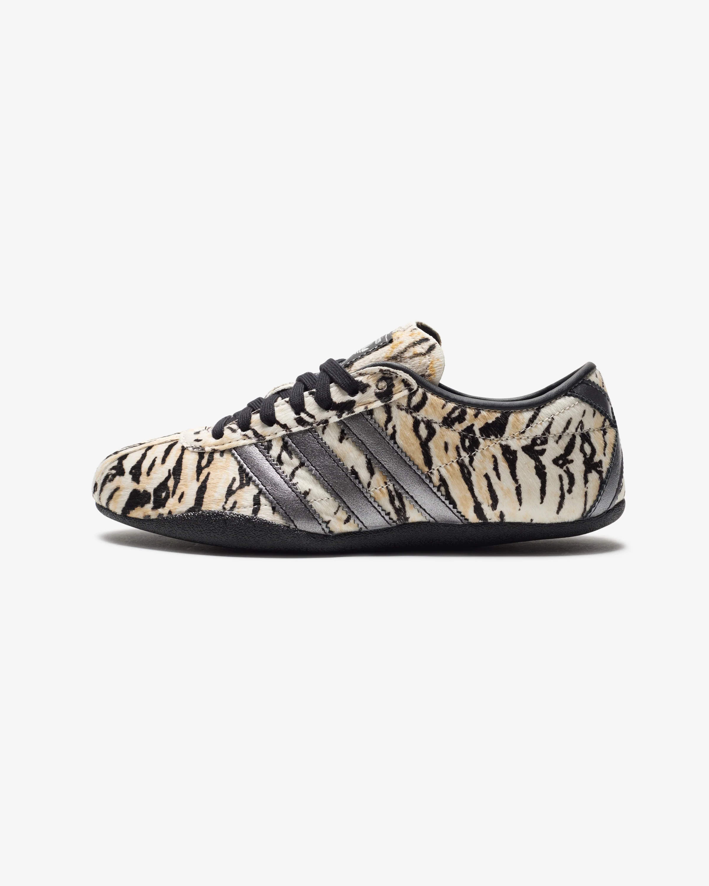 10150-adidas-wmns-tokyo-owhite-cblack-wonwhi-2.webp ADIDAS WMNS TOKYO - OWHITE/ CBLACK/ WONWHI