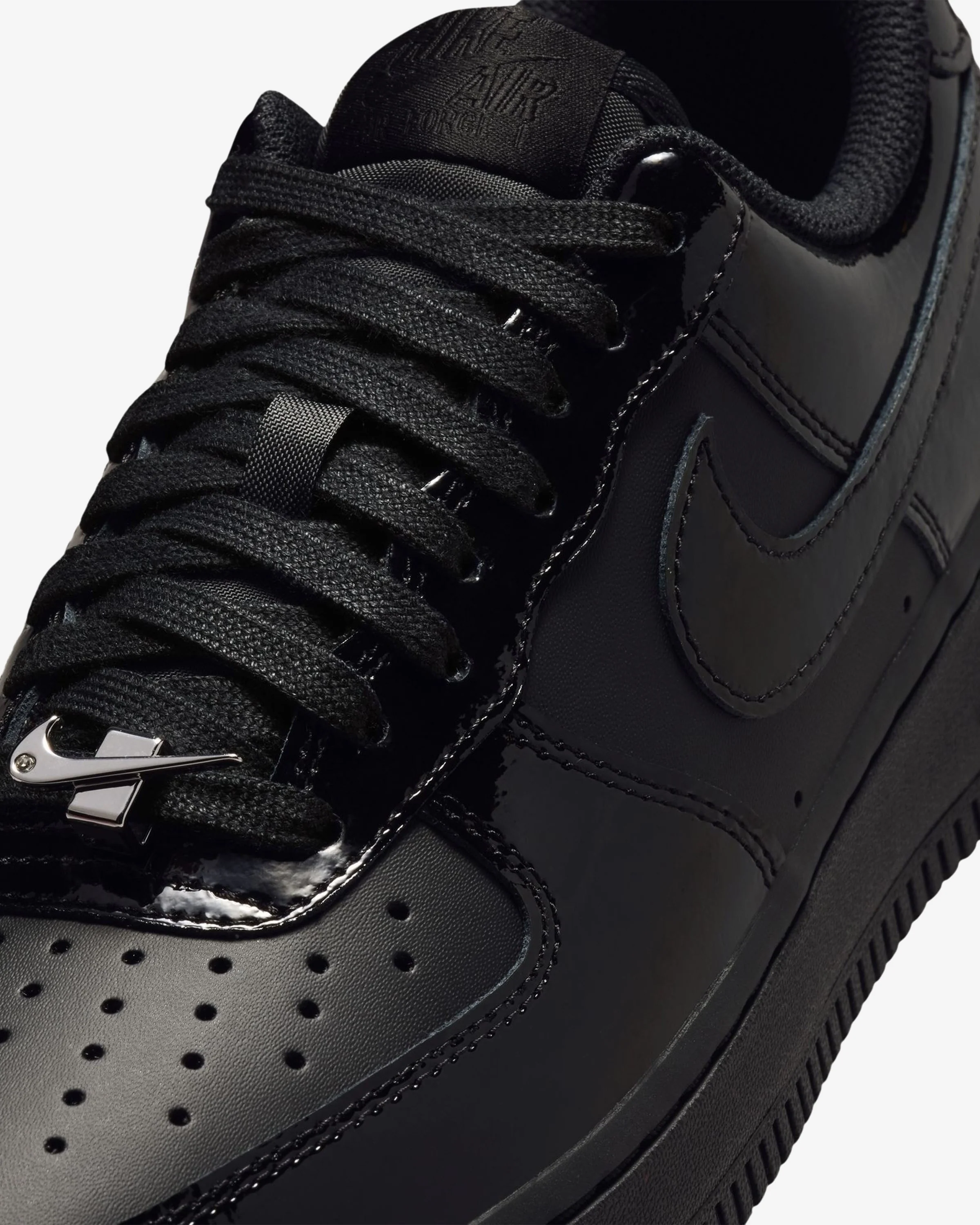 10224-nike-wmns-air-force-1-07-black-white-6.webp NIKE WMNS AIR FORCE 1 '07 - BLACK/ WHITE