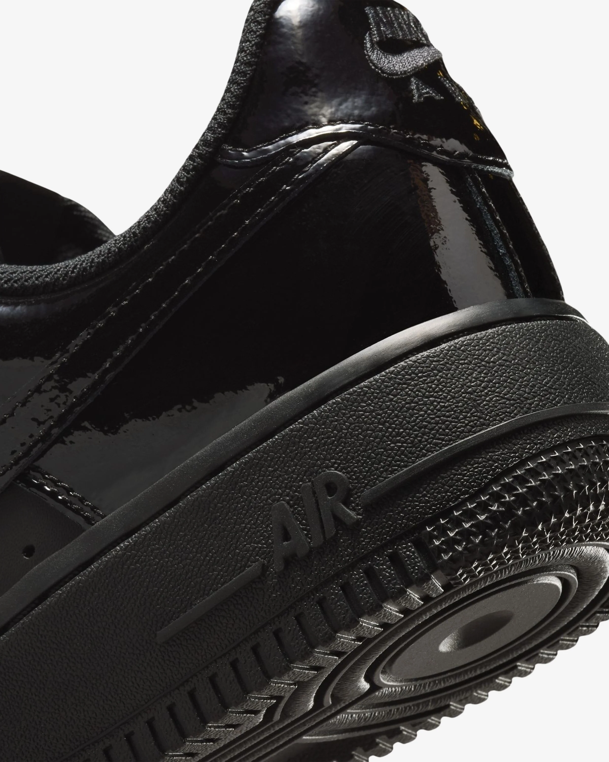 10224-nike-wmns-air-force-1-07-black-white-7.webp NIKE WMNS AIR FORCE 1 '07 - BLACK/ WHITE