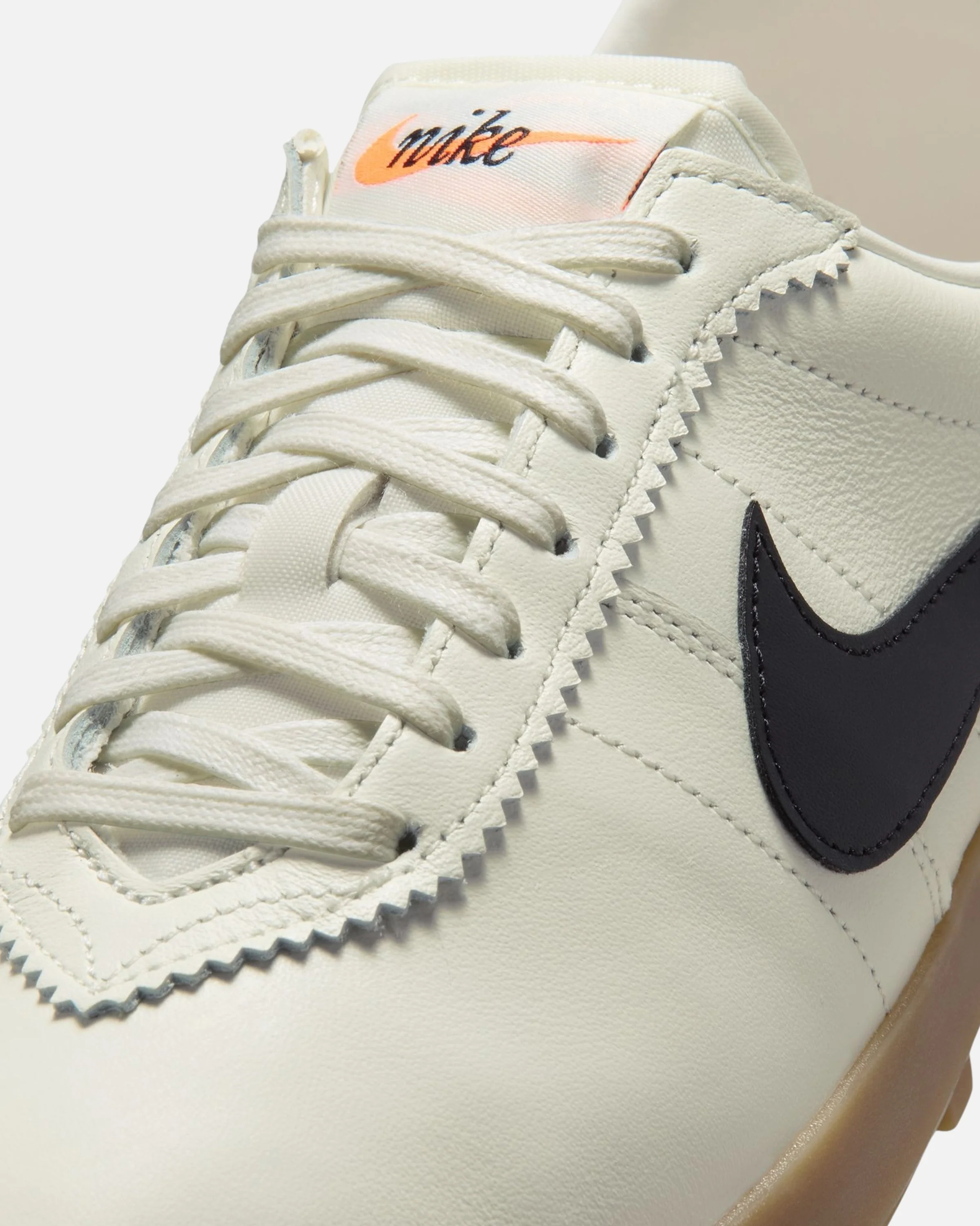 NIKE WMNS ASTROGRABBER LEATHER - SAIL/ BLACK/ GUM LIGHT BROWN