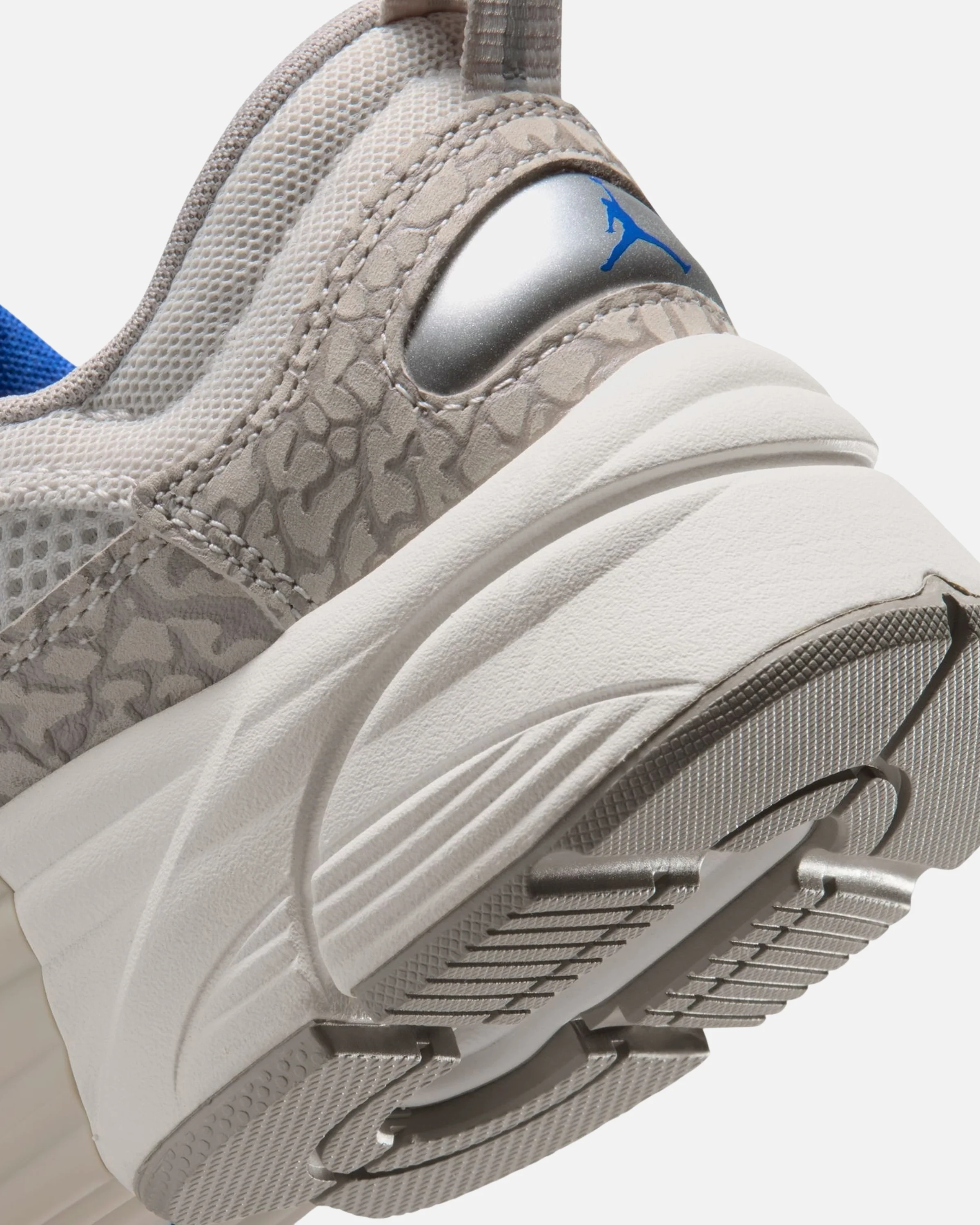 JORDAN WMNS TRUNNER O/S - GAMMA GREY/ OLD ROYAL
