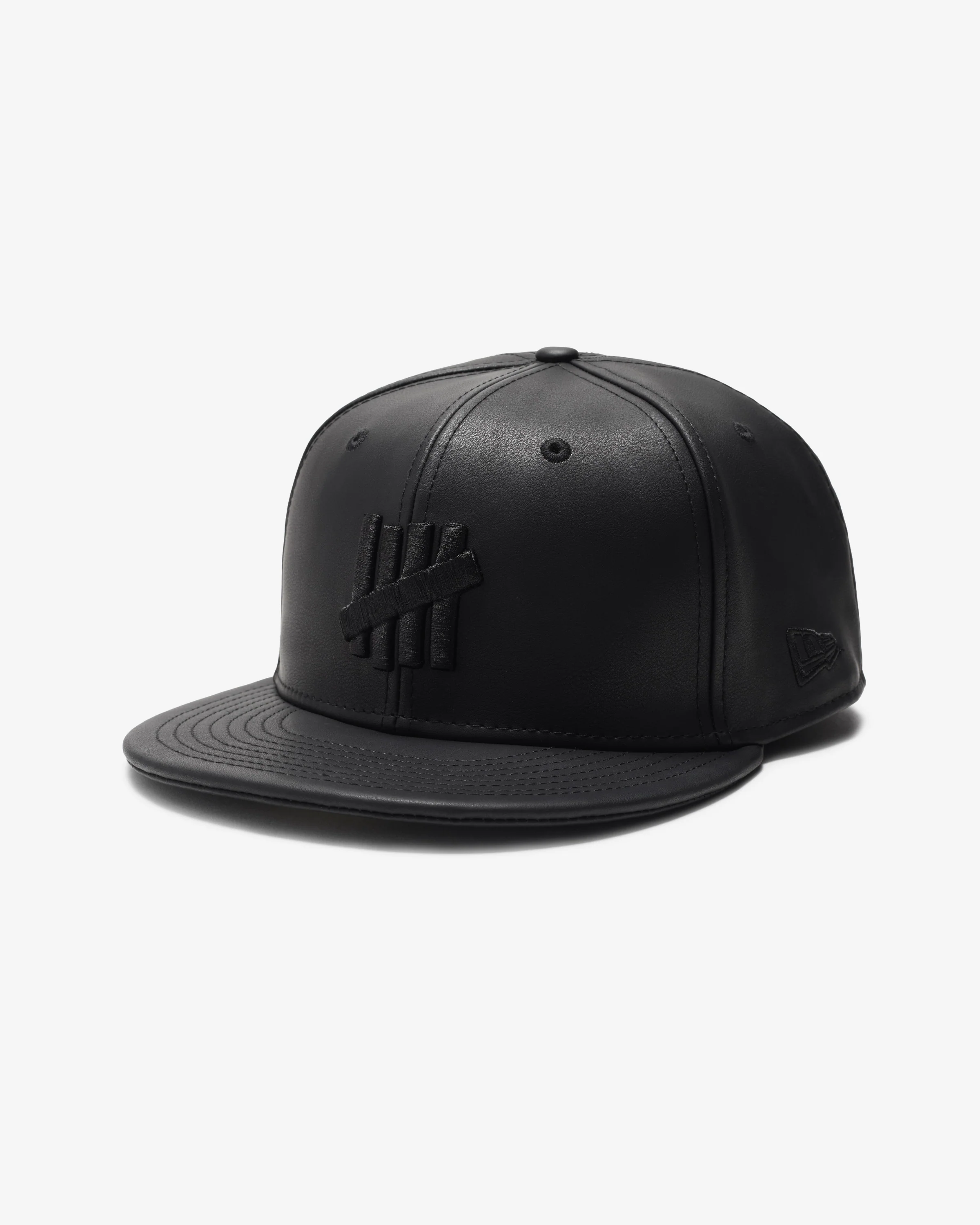 UNDEFEATED X NE LEATHER ICON FITTED - BLACK