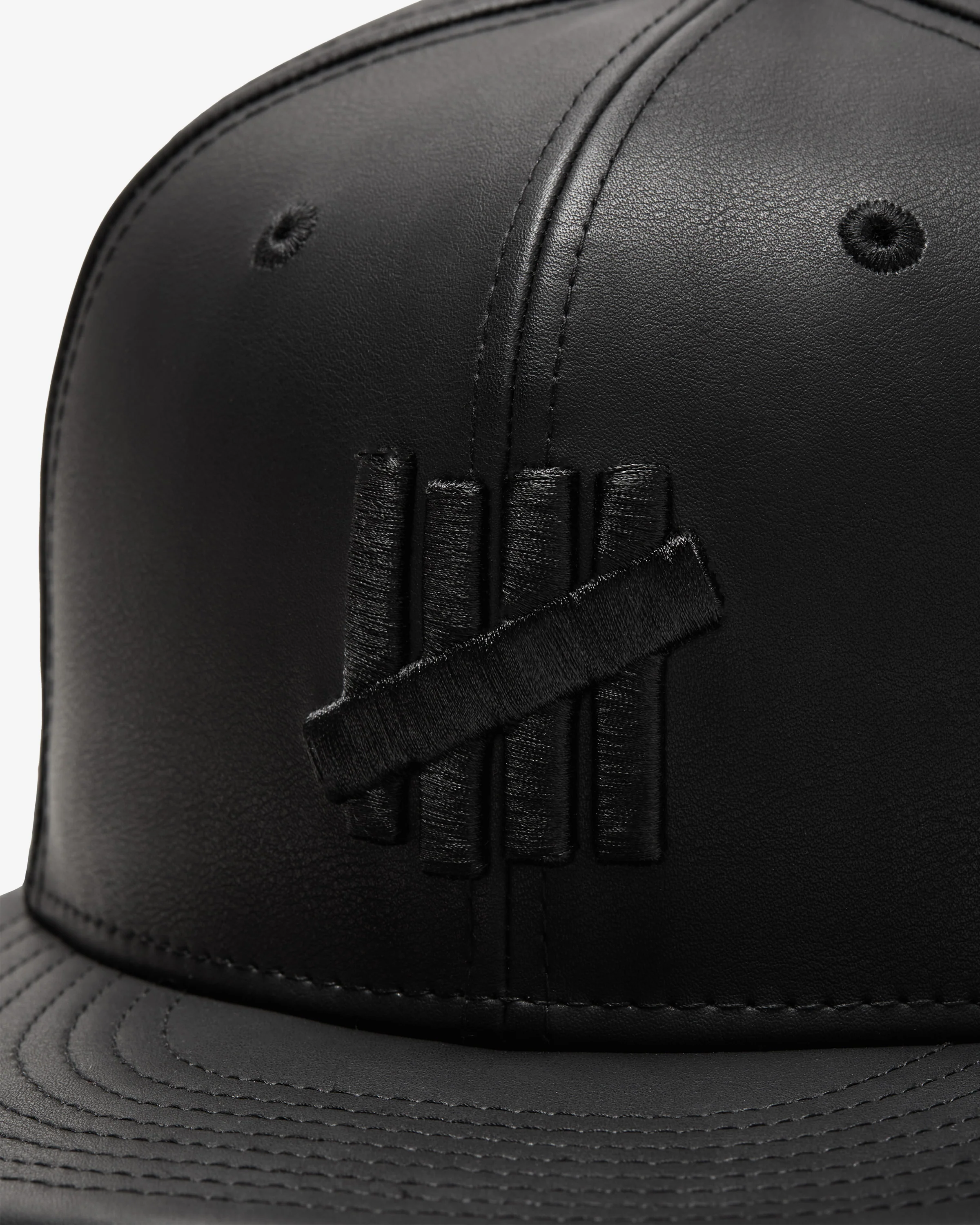 UNDEFEATED X NE LEATHER ICON FITTED - BLACK