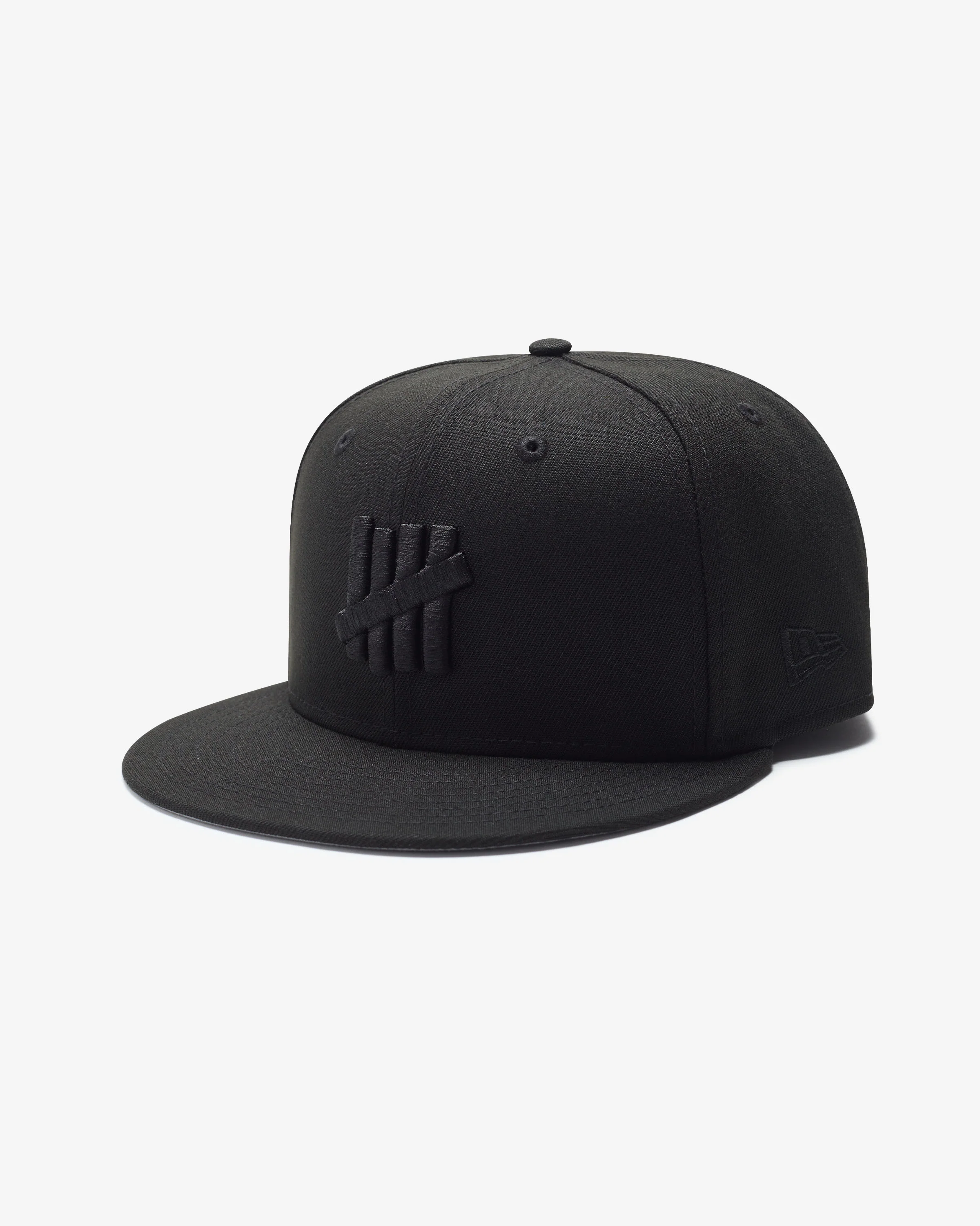 UNDEFEATED X NE MONOCHROME ICON FITTED