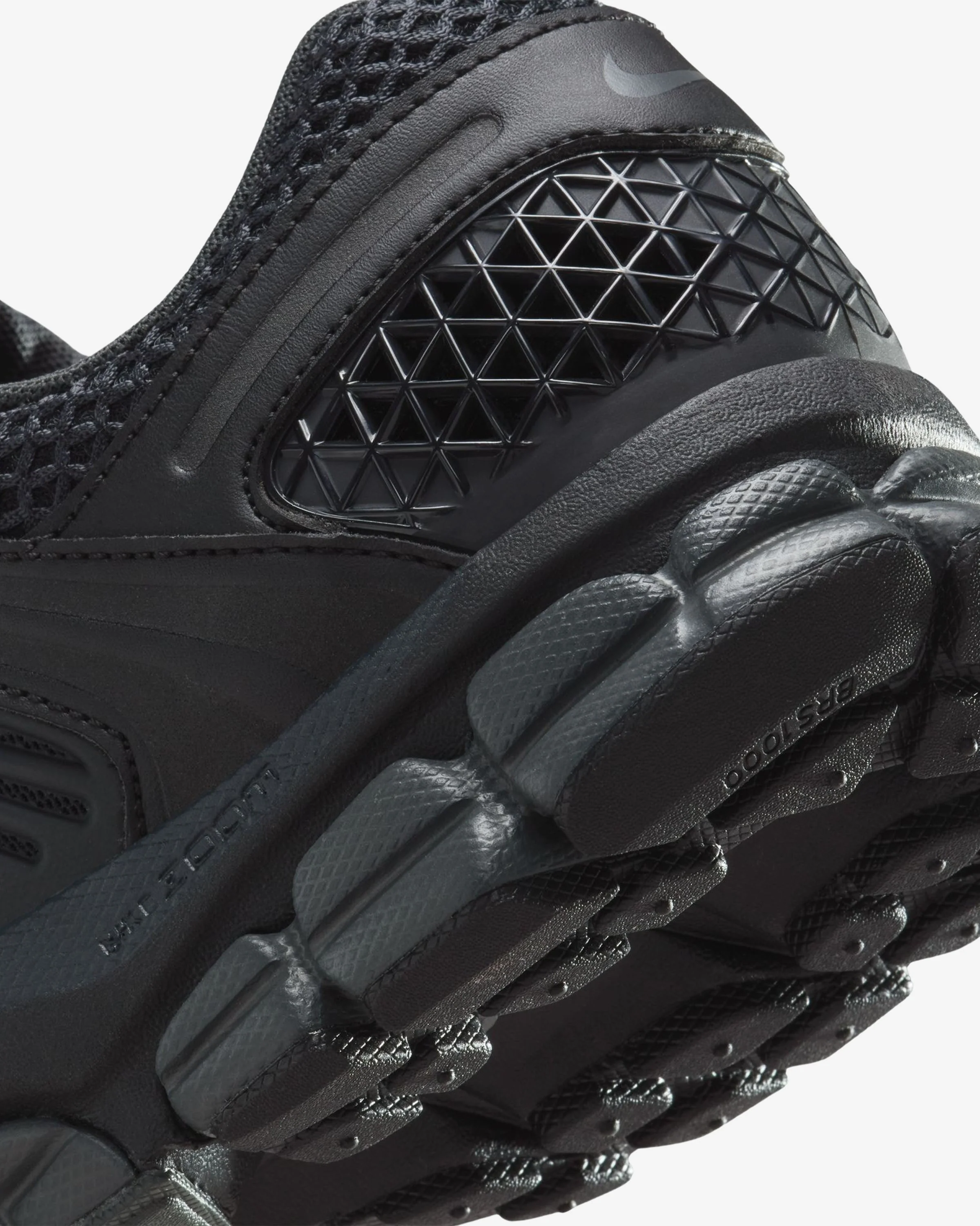 NIKE WOMEN'S ZOOM VOMERO 5 SE - BLACK/ ANTHRACITE