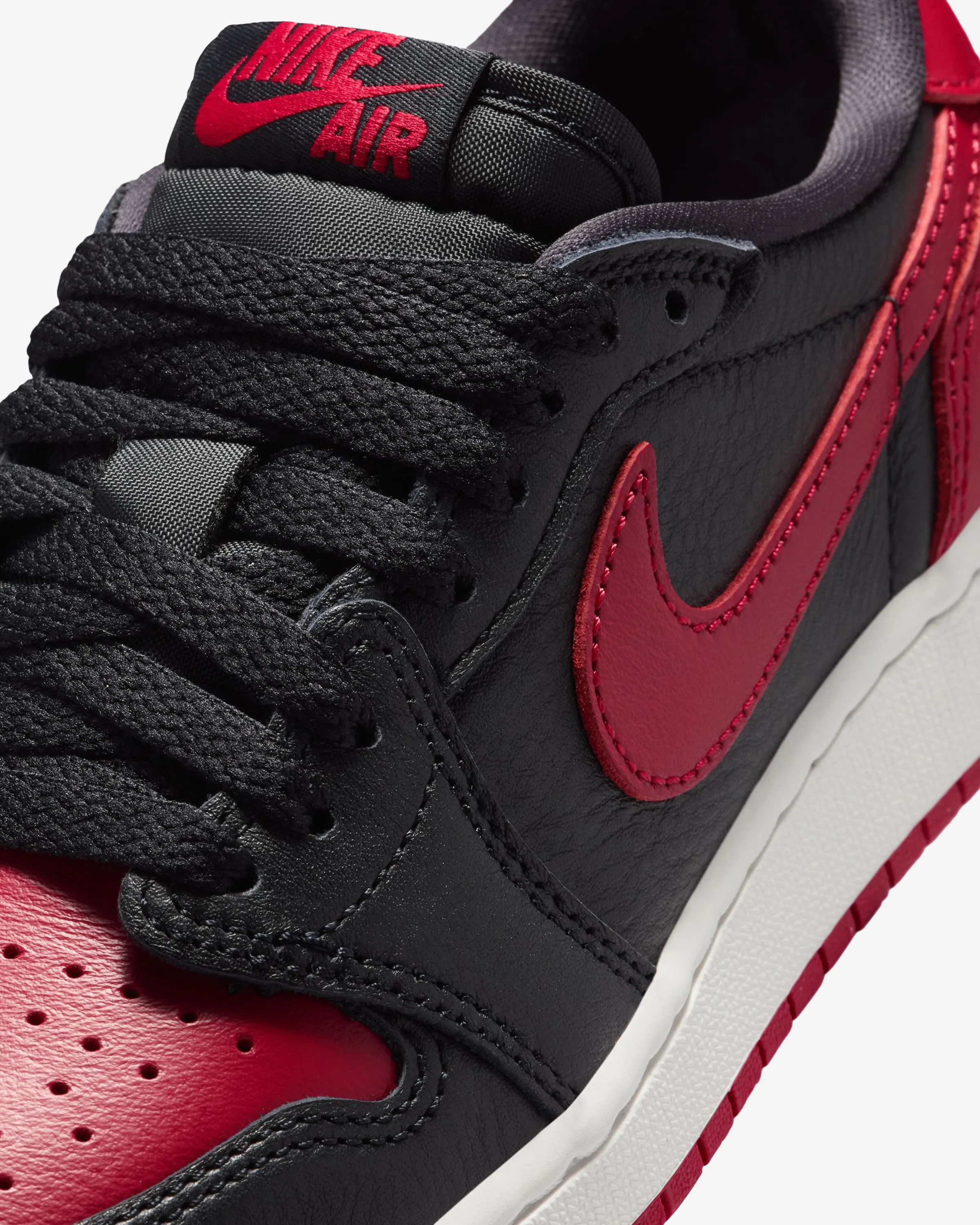 JORDAN GS AJ 1 RETRO LOW OG - BLACK/ VARSITY RED/ SUMMIT WHITE