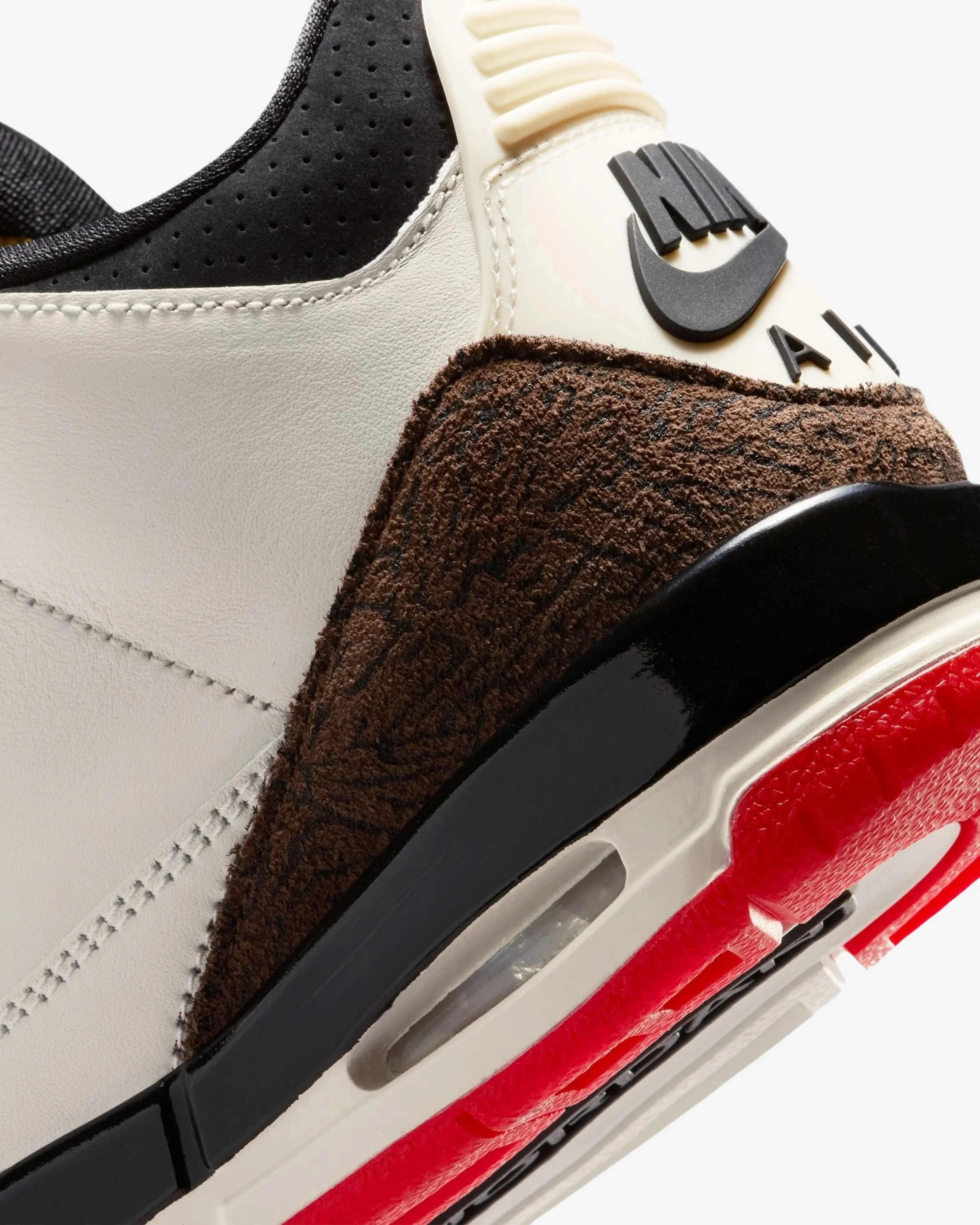 JORDAN GS AJ 3 RETRO - SAIL / BLACK / UNIVERSITY RED / PALE IVORY