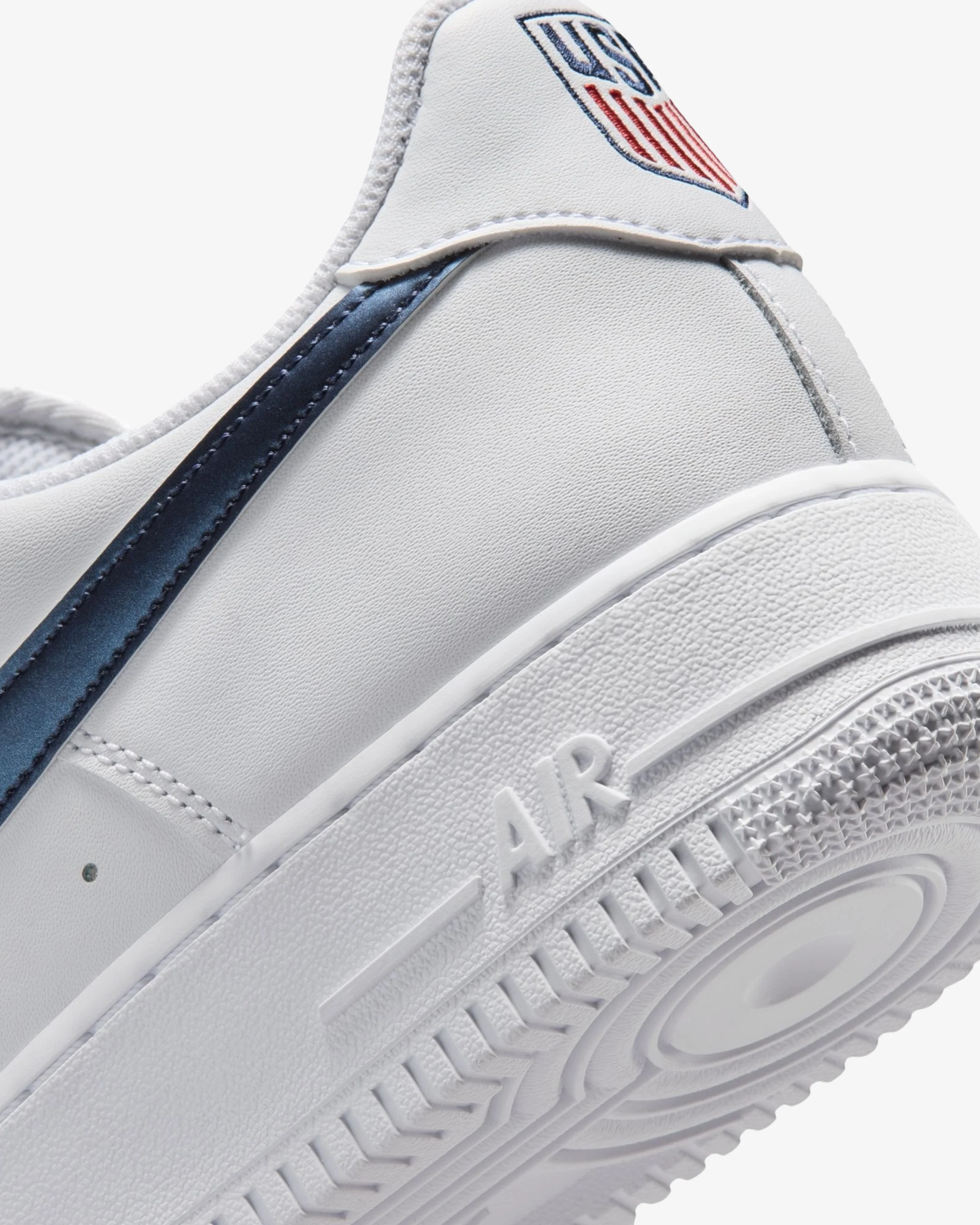 NIKE AIR FORCE 1 '07 LV8 - WHITE/ MIDNIGHT NAVY