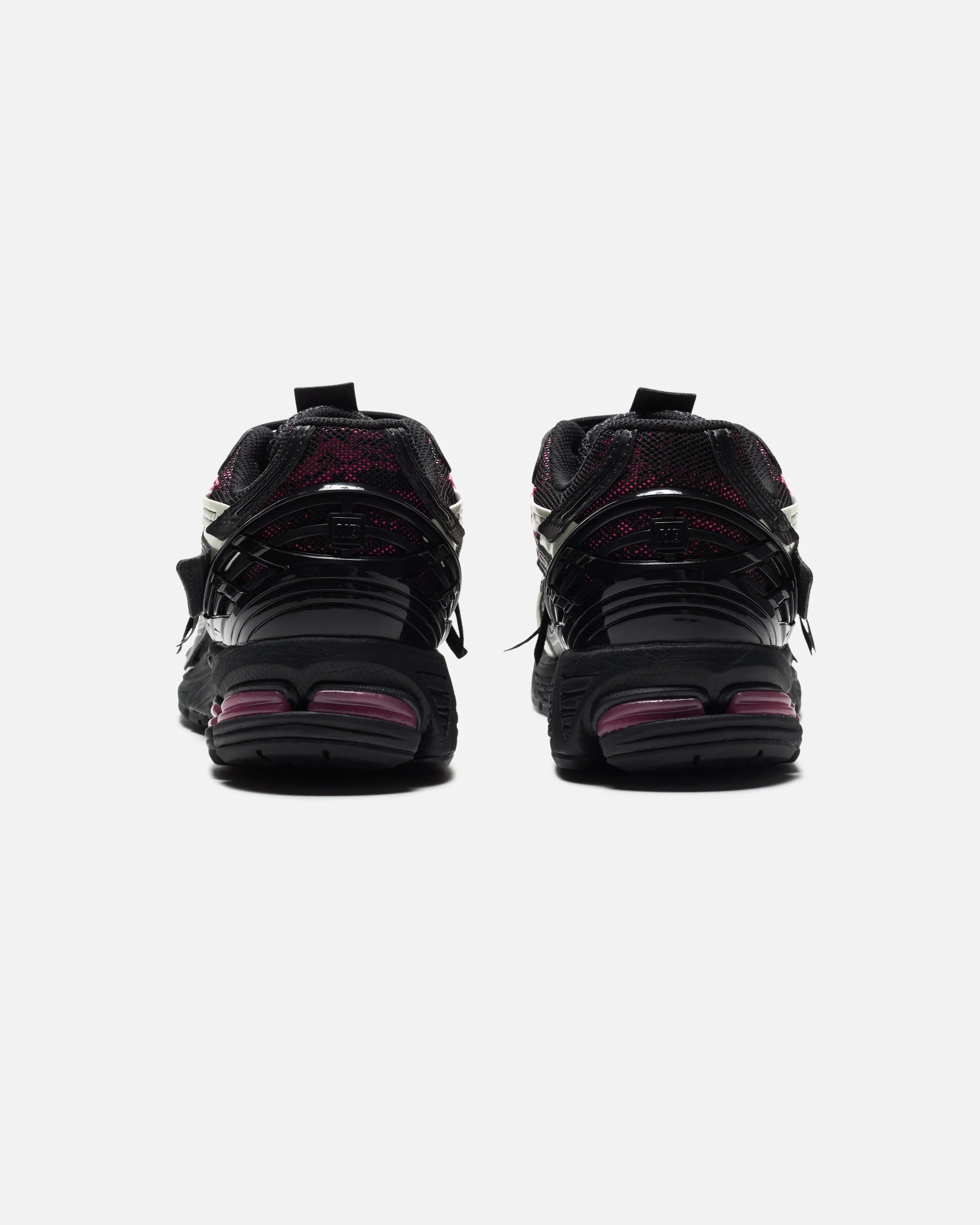 NEW BALANCE 1906 - BLACK/ DRAGONBERRY