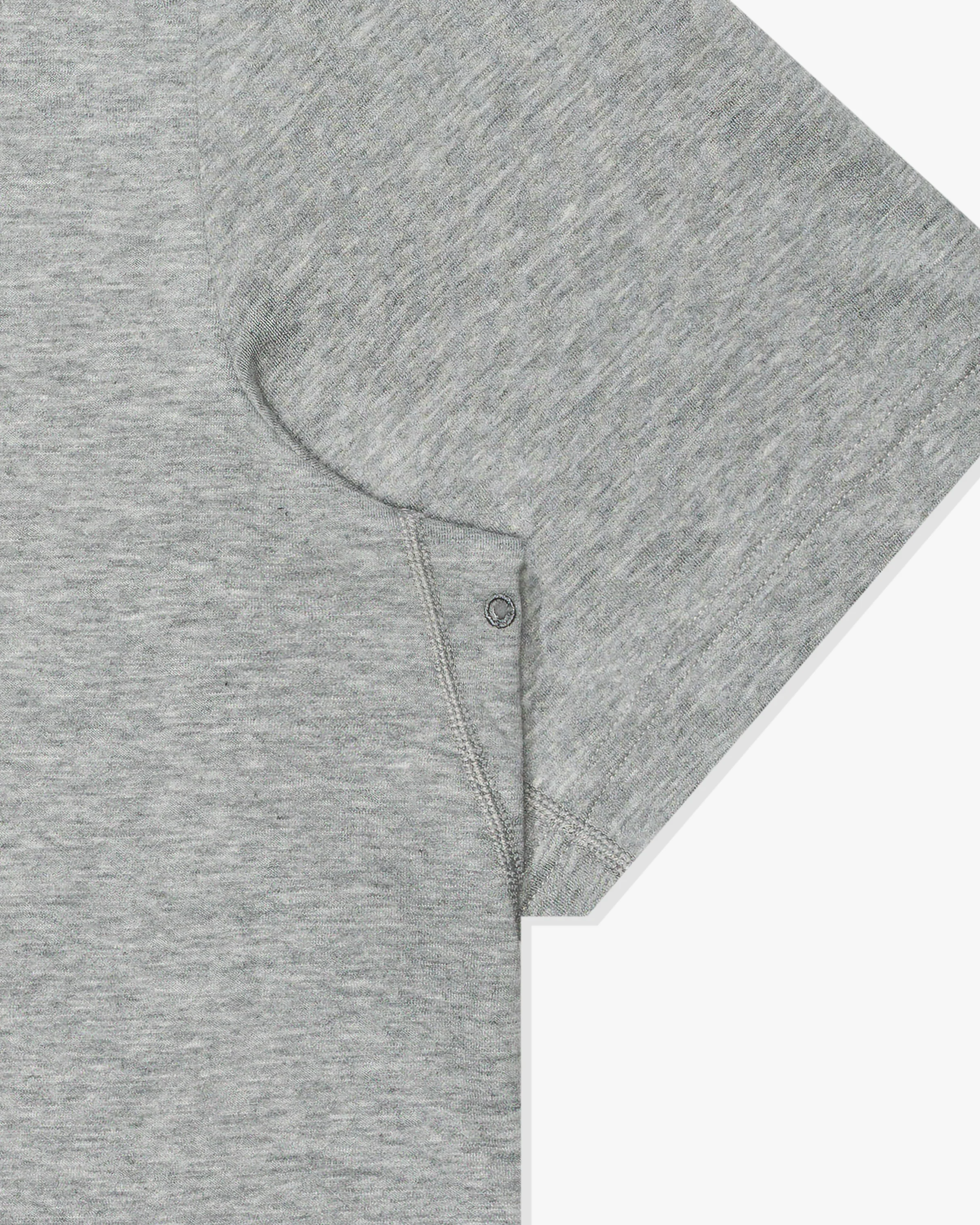 UACTP X NIKE NRG PRIMARY SS TOP - DK GREY HEATHER