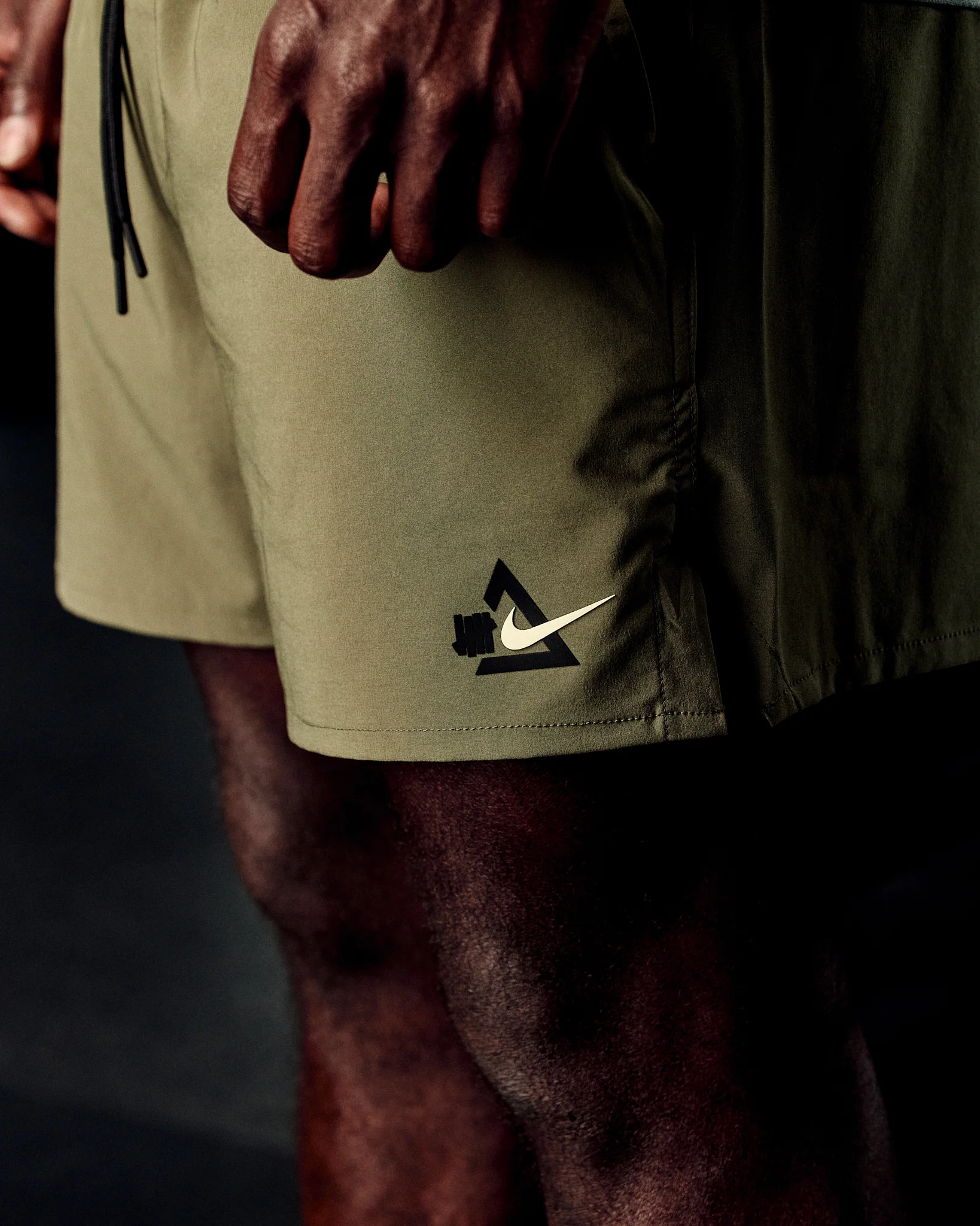 UACTP X NIKE NRG UNLMTD 5IN SHORT - MEDIUM OLIVE