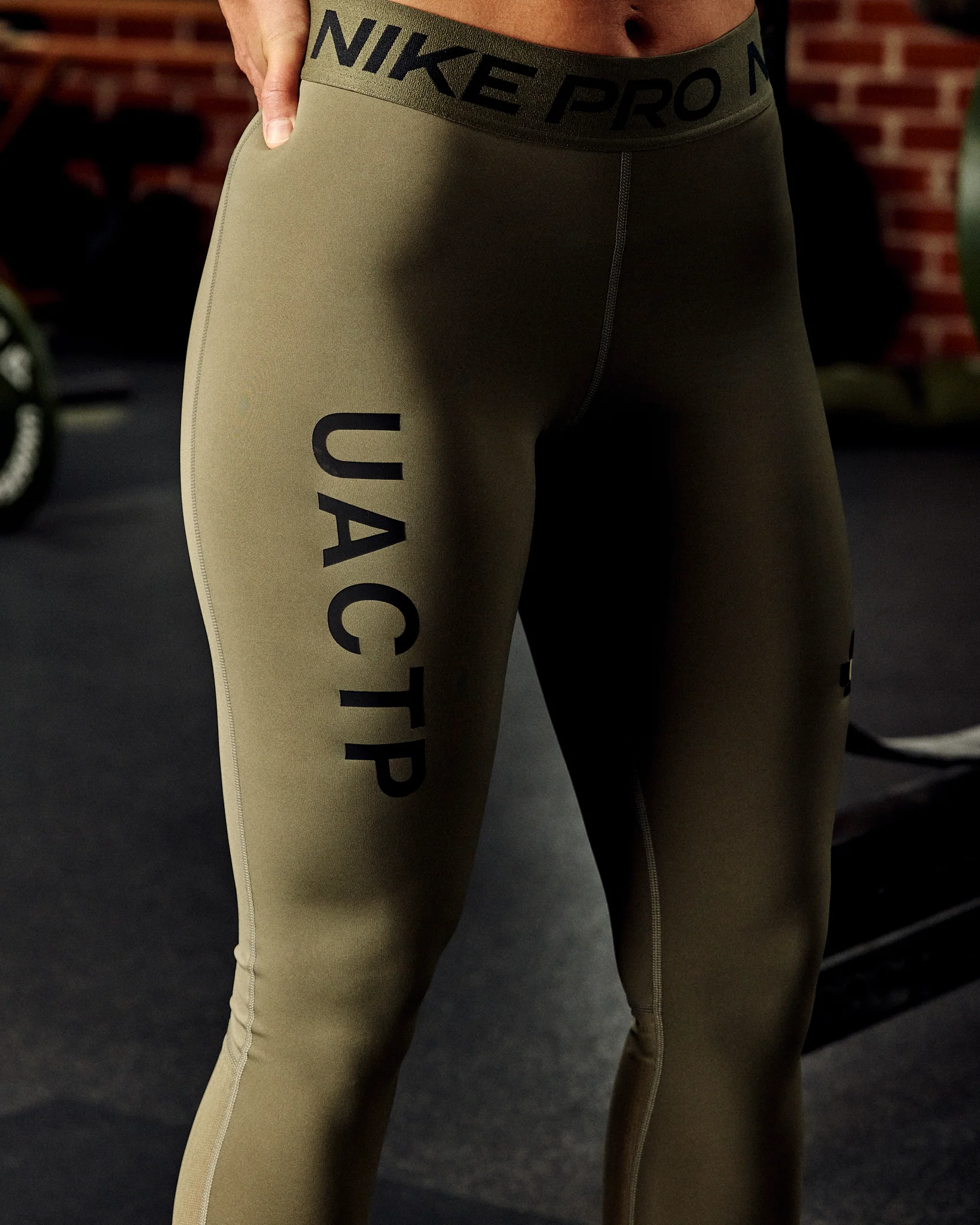 12867-uactp-x-nike-wmns-nrg-365tight-medium-olive-9.webp UACTP X NIKE WMNS NRG 365TIGHT - MEDIUM OLIVE