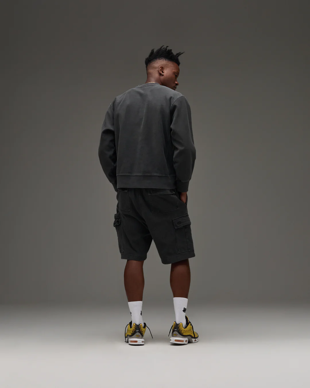 UNDEFEATED CARGO SWEATSHORT