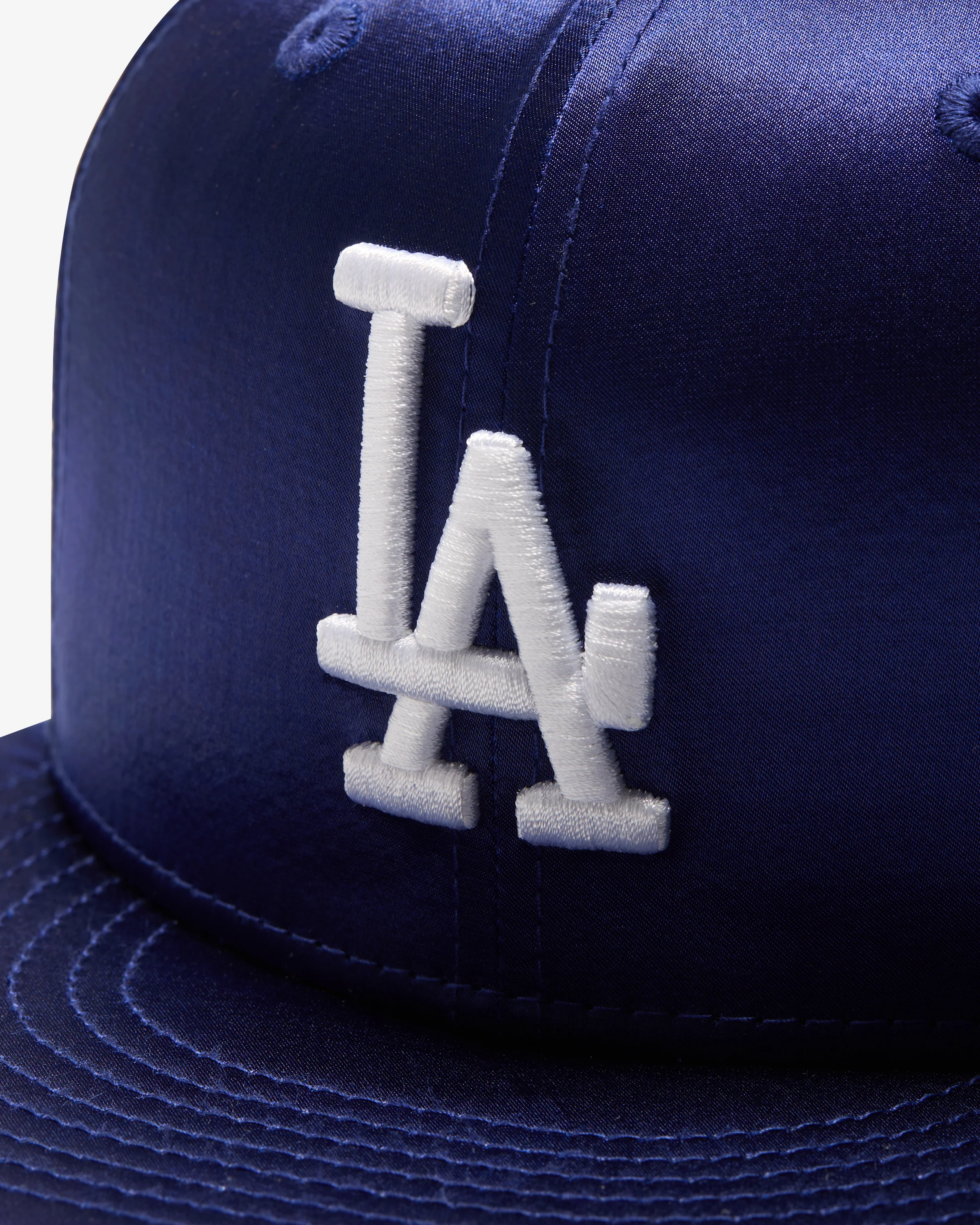1908-undefeated-x-new-era-dodgers-satin-59fifty-fitted-royal-7.webp UNDEFEATED X NEW ERA DODGERS SATIN 59FIFTY FITTED - ROYAL