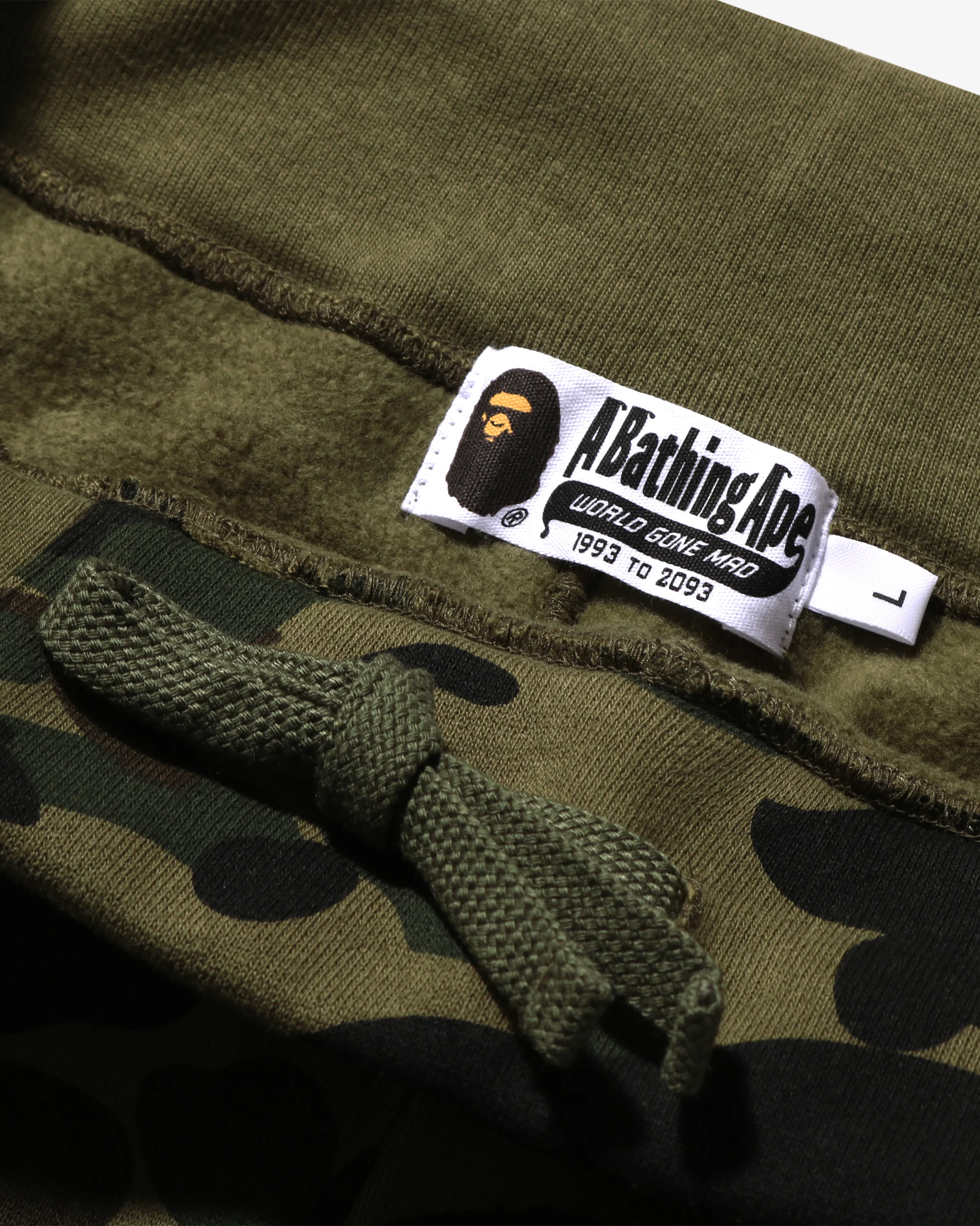 1984-bape-1st-camo-sweat-shorts-4.webp BAPE 1ST CAMO SWEAT SHORTS