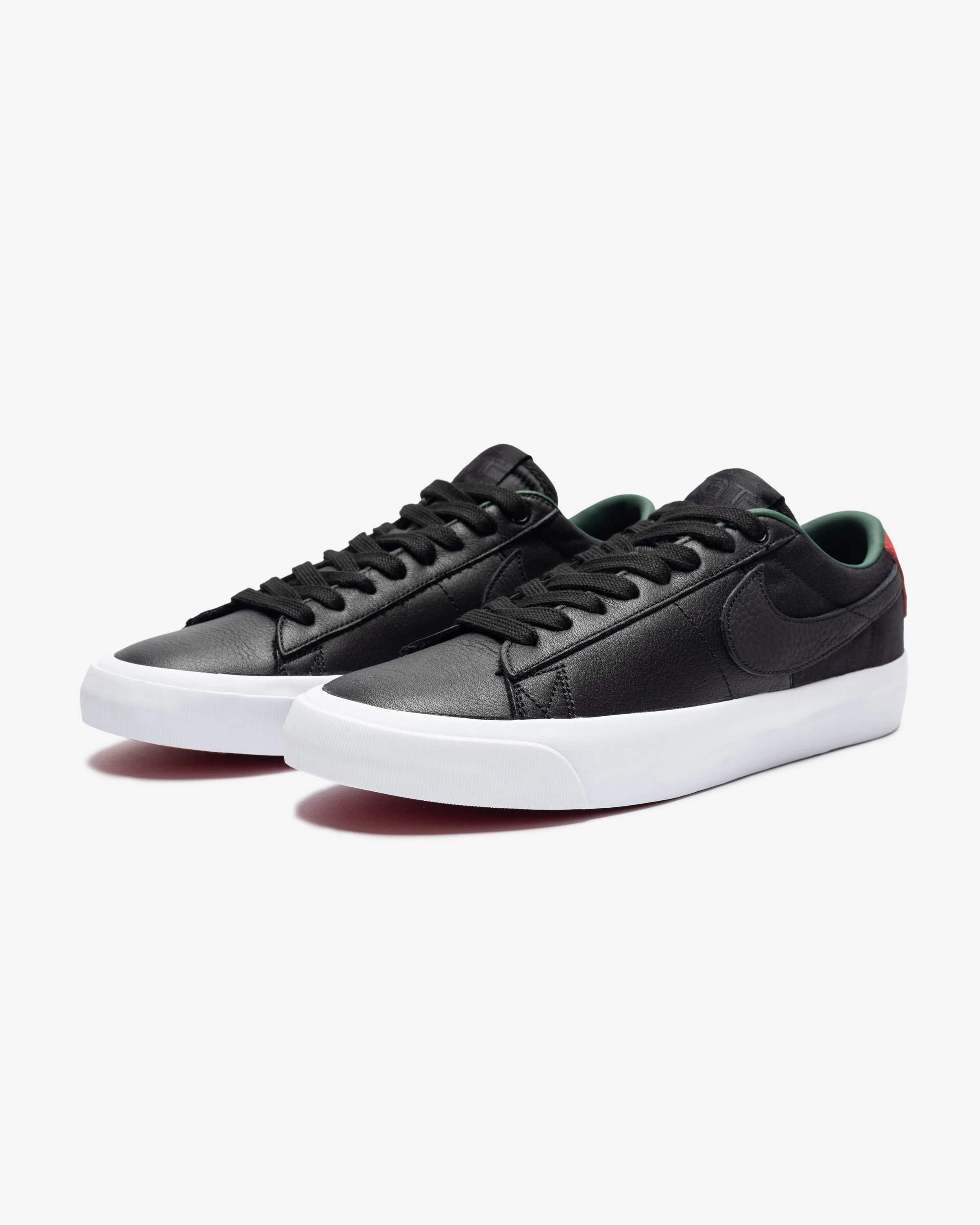 NIKE SB ZOOM BLAZER LOW GT PREMIUM - BLACK/ VARSITYRED/ FIR