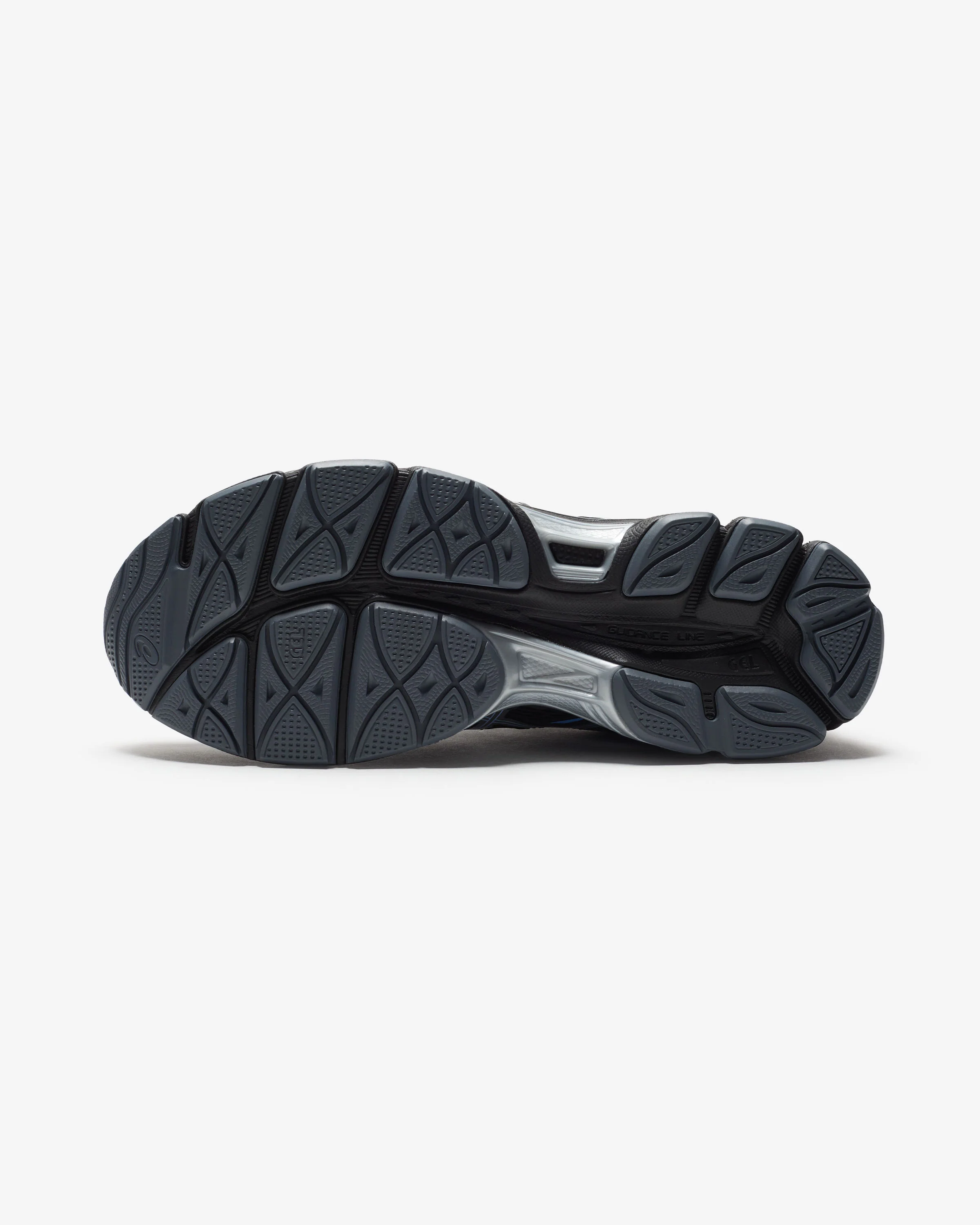3566-asics-gel-cumulus-16-black-pure-silver-5.webp ASICS GEL-CUMULUS 16 - BLACK/ PURE SILVER