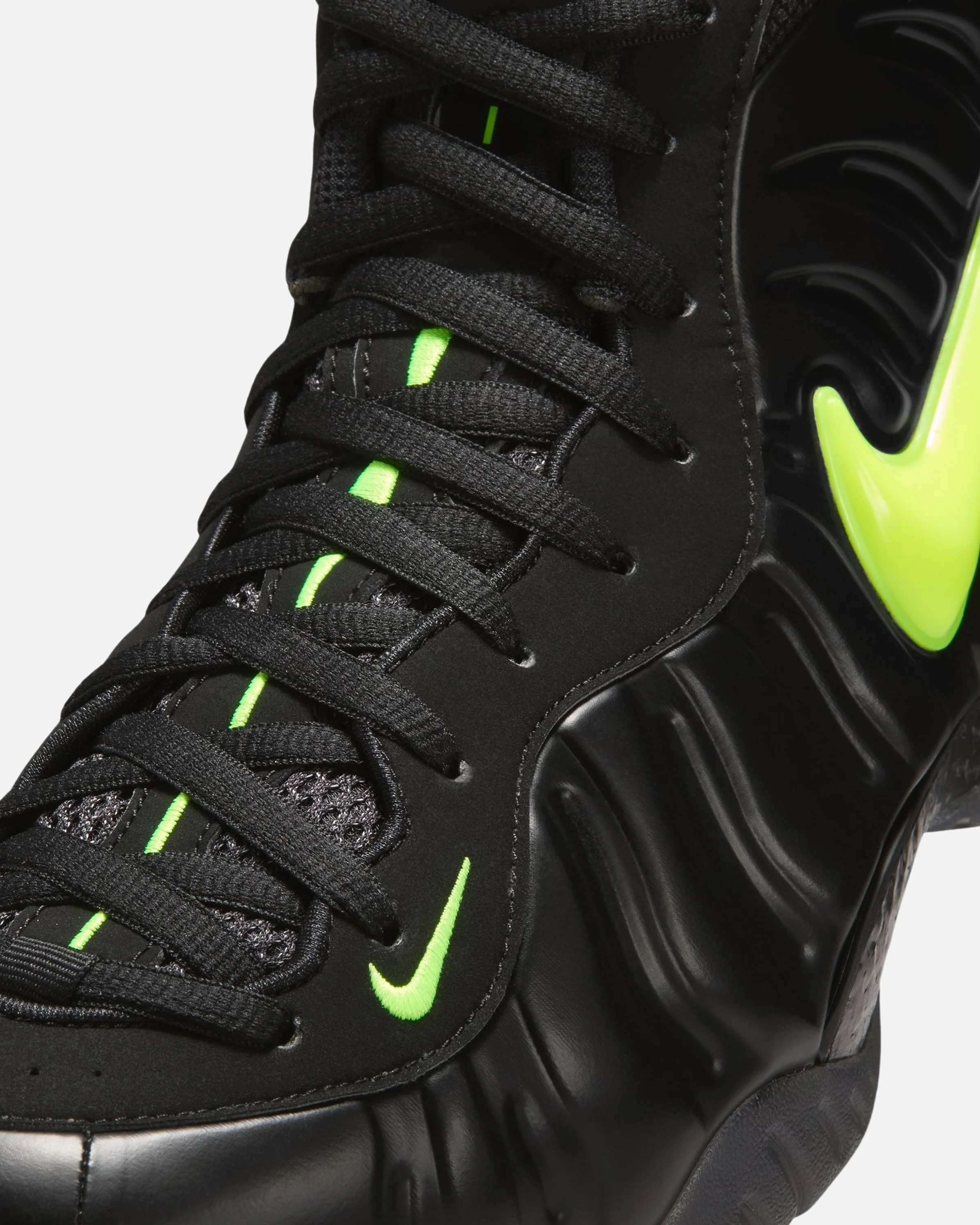 NIKE AIR FOAMPOSITE PRO - BLACK/ VOLTAGE YELLOW