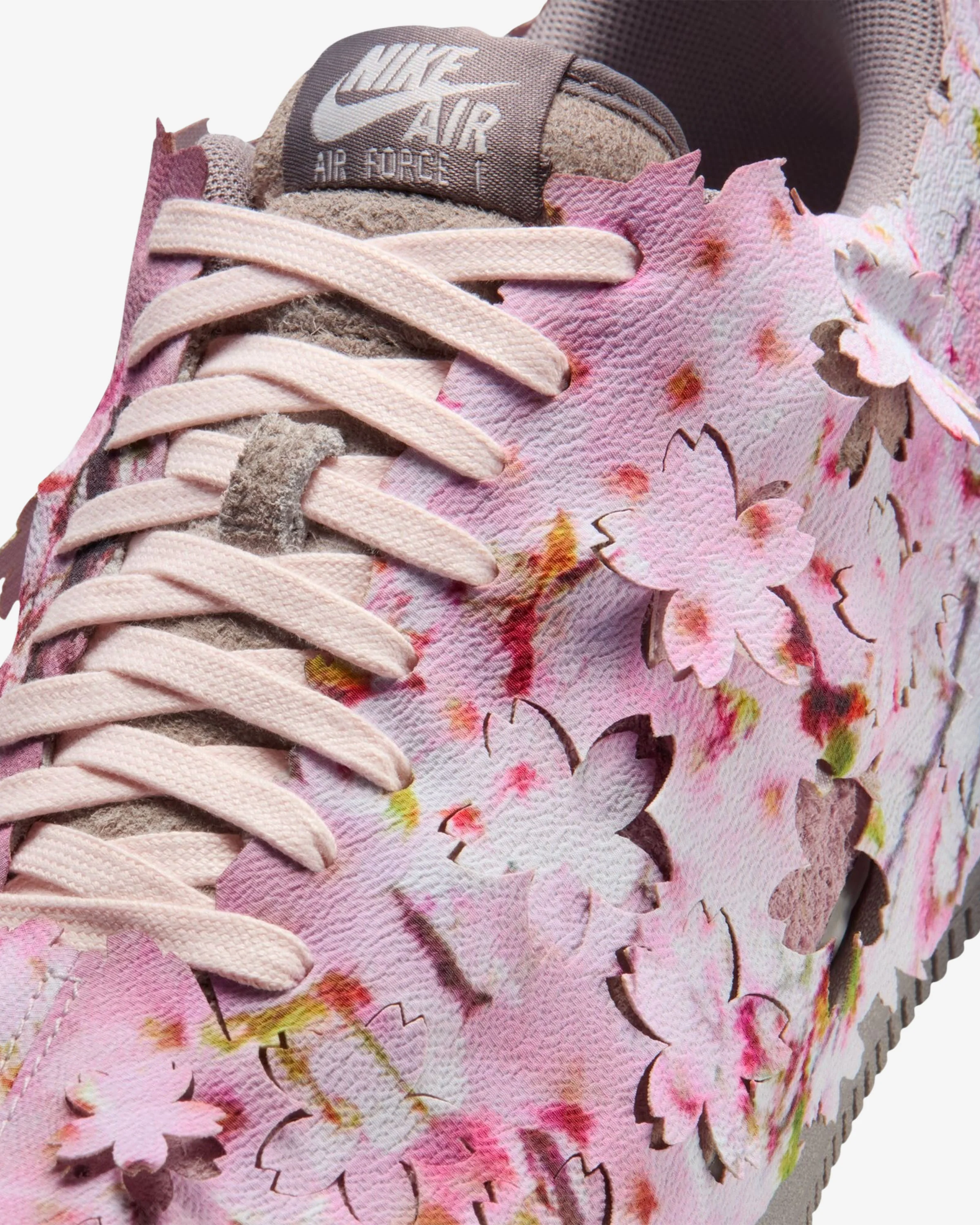 NIKE AIR FORCE 1 '07 PREMIUM - MALT/ LIGHT SOFT PINK