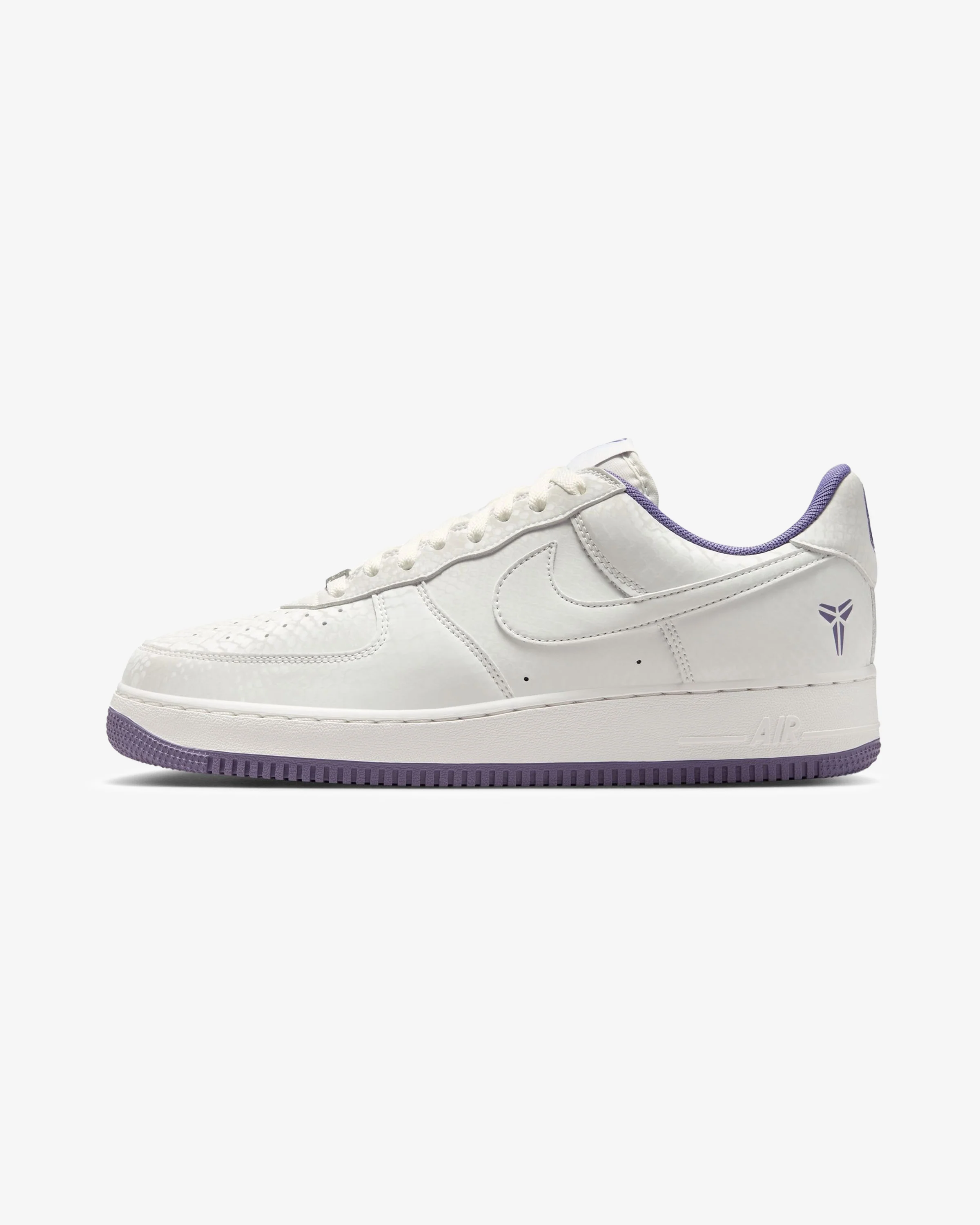 4885-nike-kobe-air-force-1-low-summit-white-daybreak-2.webp NIKE KOBE AIR FORCE 1 LOW - SUMMIT WHITE/ DAYBREAK