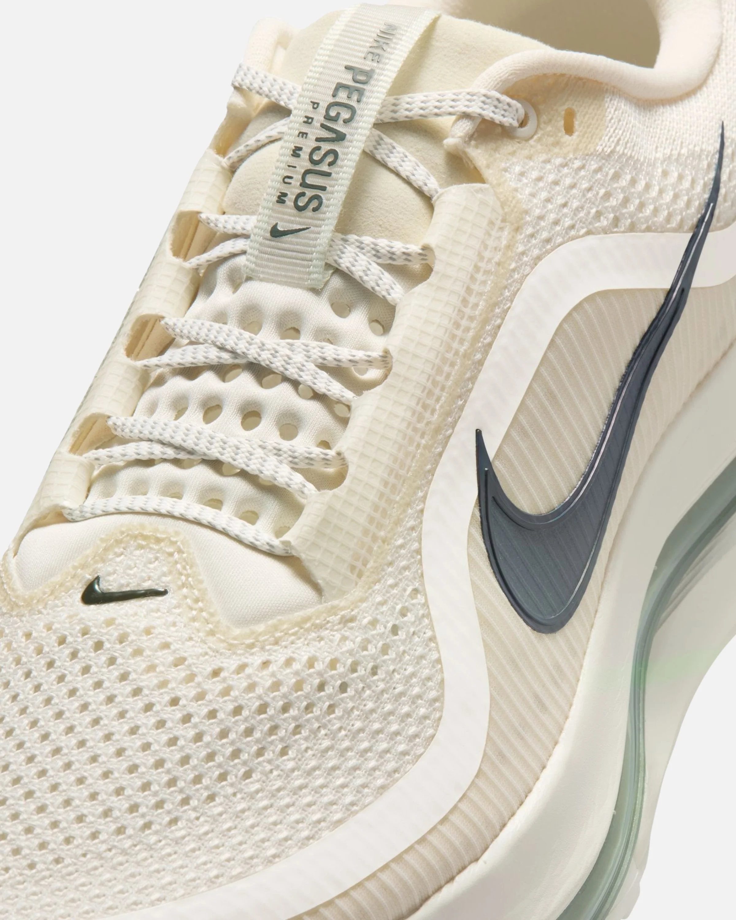 NIKE PEGASUS PREMIUM - PALE IVORY / BLACK SPRUCE