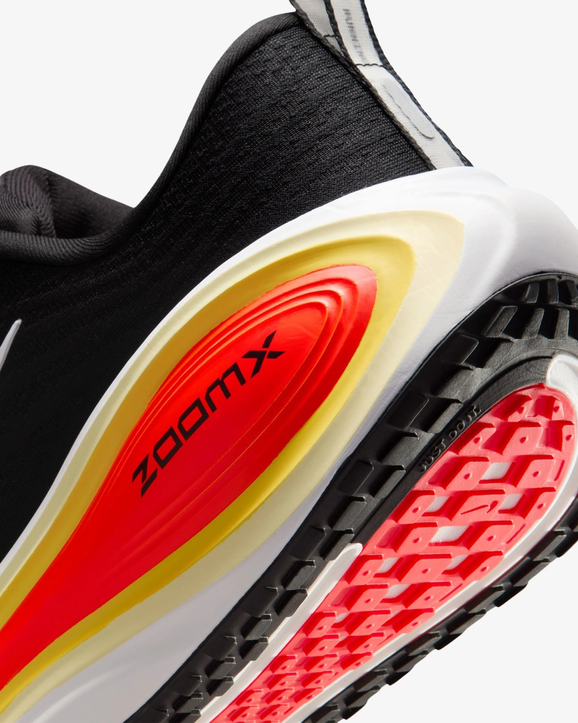 5278-nike-vomero-plus-black-white-bright-crimson-7.webp NIKE VOMERO PLUS - BLACK/ WHITE/ BRIGHT CRIMSON