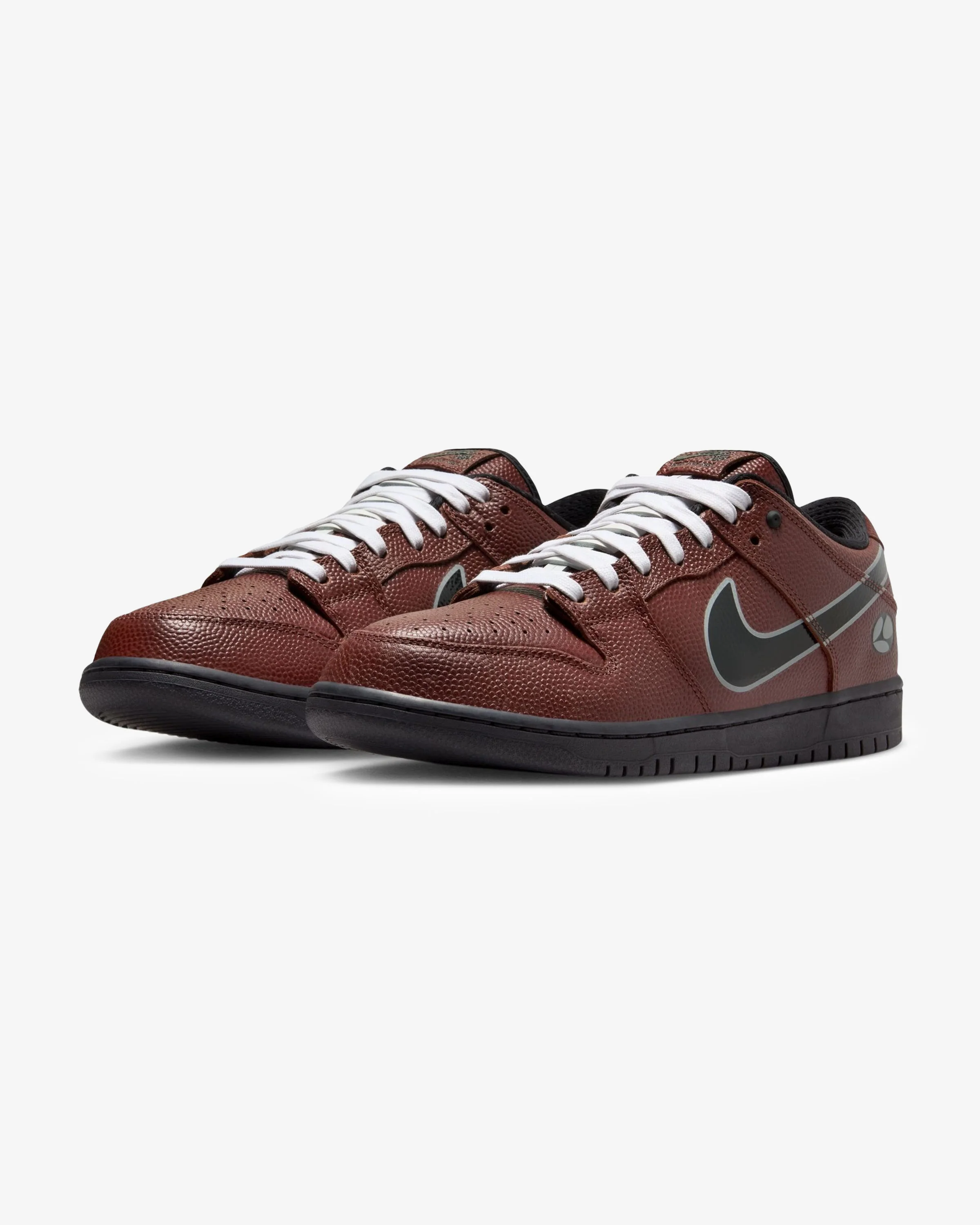 6608-nike-sb-x-limo-skateboards-dunk-low-pro-darkpony-black-1.webp NIKE SB X LIMO SKATEBOARDS DUNK LOW PRO - DARKPONY/ BLACK