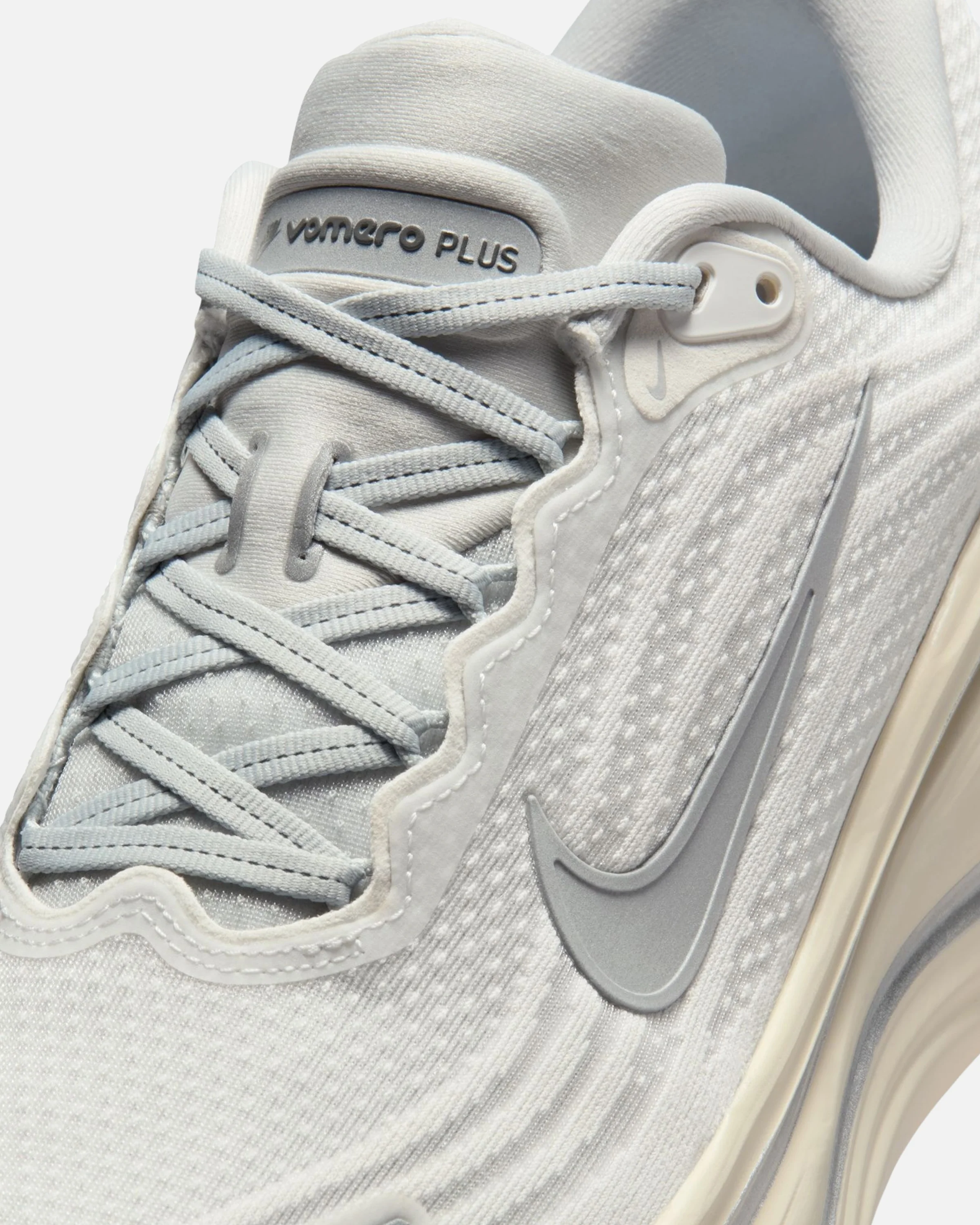 NIKE VOMERO PLUS - PLATINUM TINT/ REFLECT SILVER/ GREY FOG