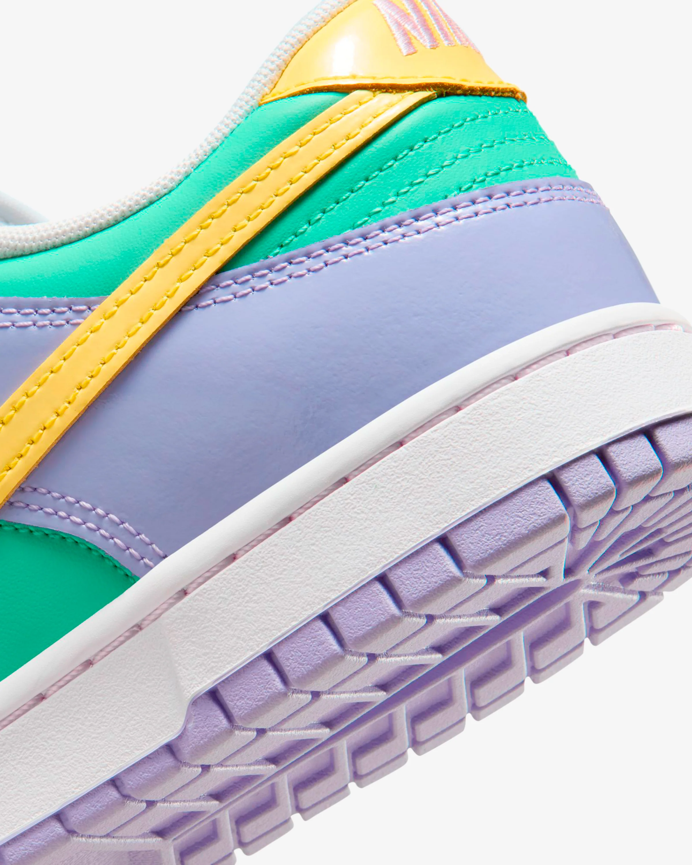 6932-nike-dunk-low-retro-emerald-rise-yellow-pulse-hydrangeas-7.webp NIKE DUNK LOW RETRO - EMERALD RISE/ YELLOW PULSE/ HYDRANGEAS