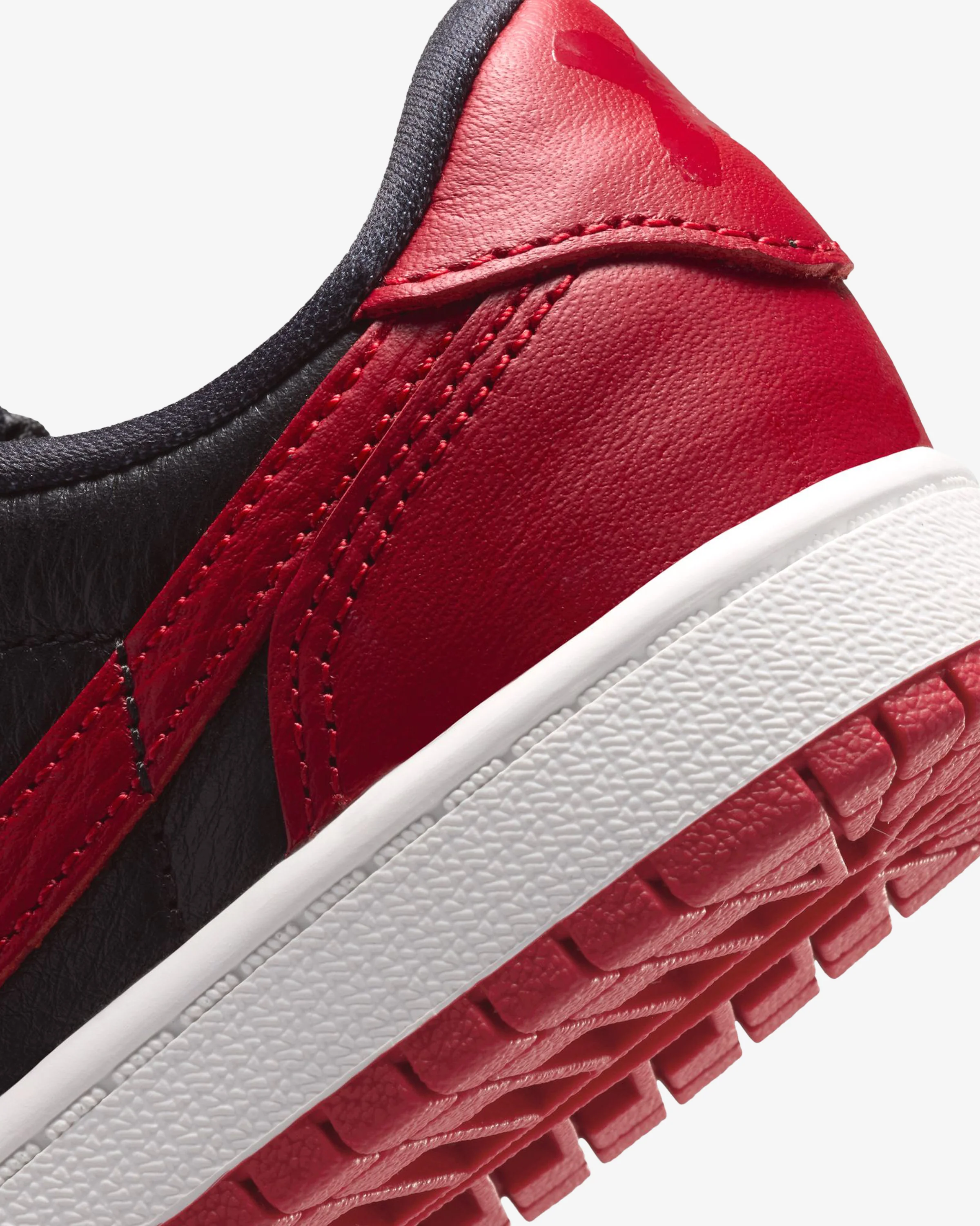 7281-jordan-ps-aj-1-retro-low-og-black-varsity-red-summit-white-8.webp JORDAN PS AJ 1 RETRO LOW OG - BLACK/ VARSITY RED/ SUMMIT WHITE