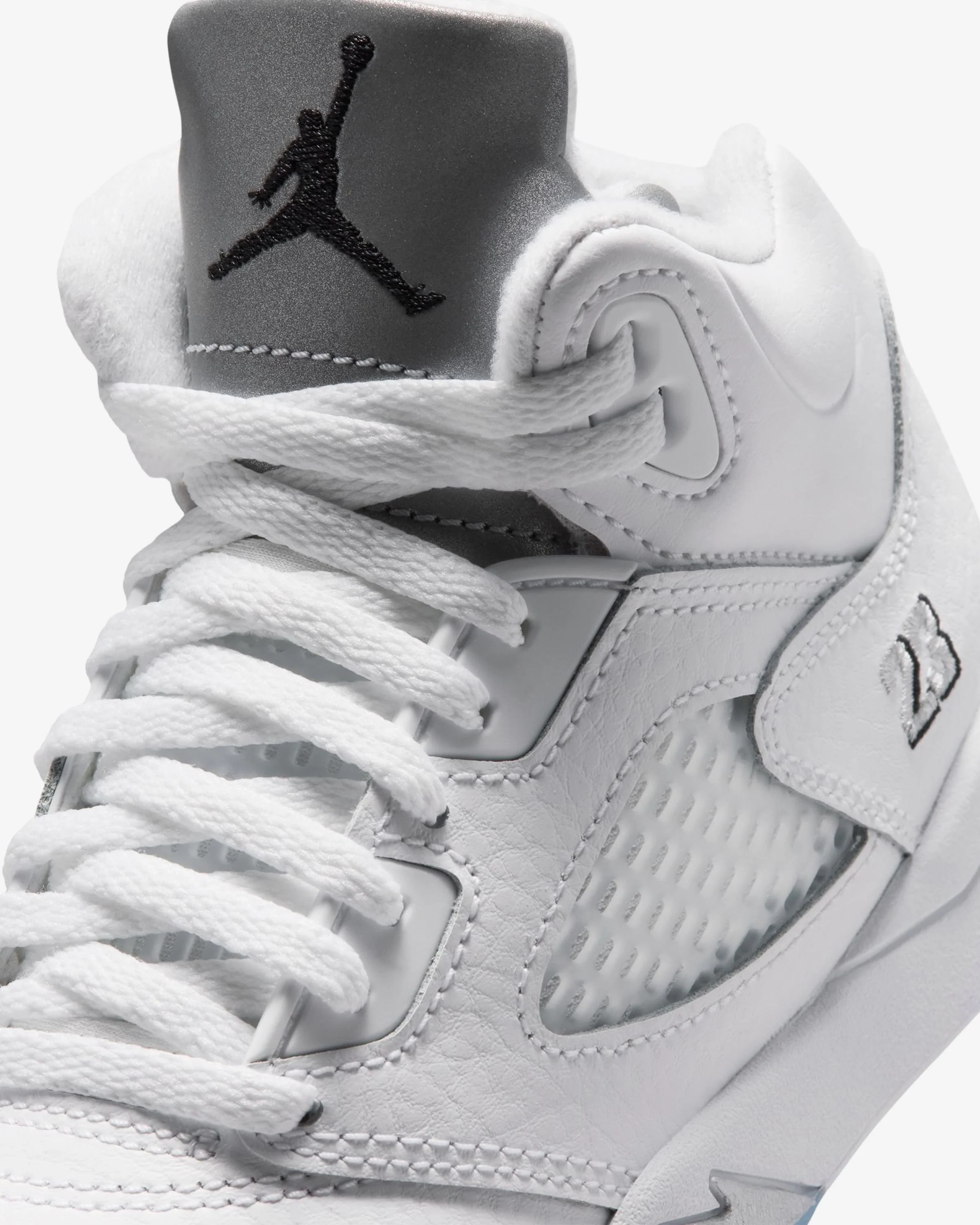 7302-jordan-ps-aj-5-retro-white-black-metallic-silver-6.webp JORDAN PS AJ 5 RETRO - WHITE/ BLACK/ METALLIC SILVER