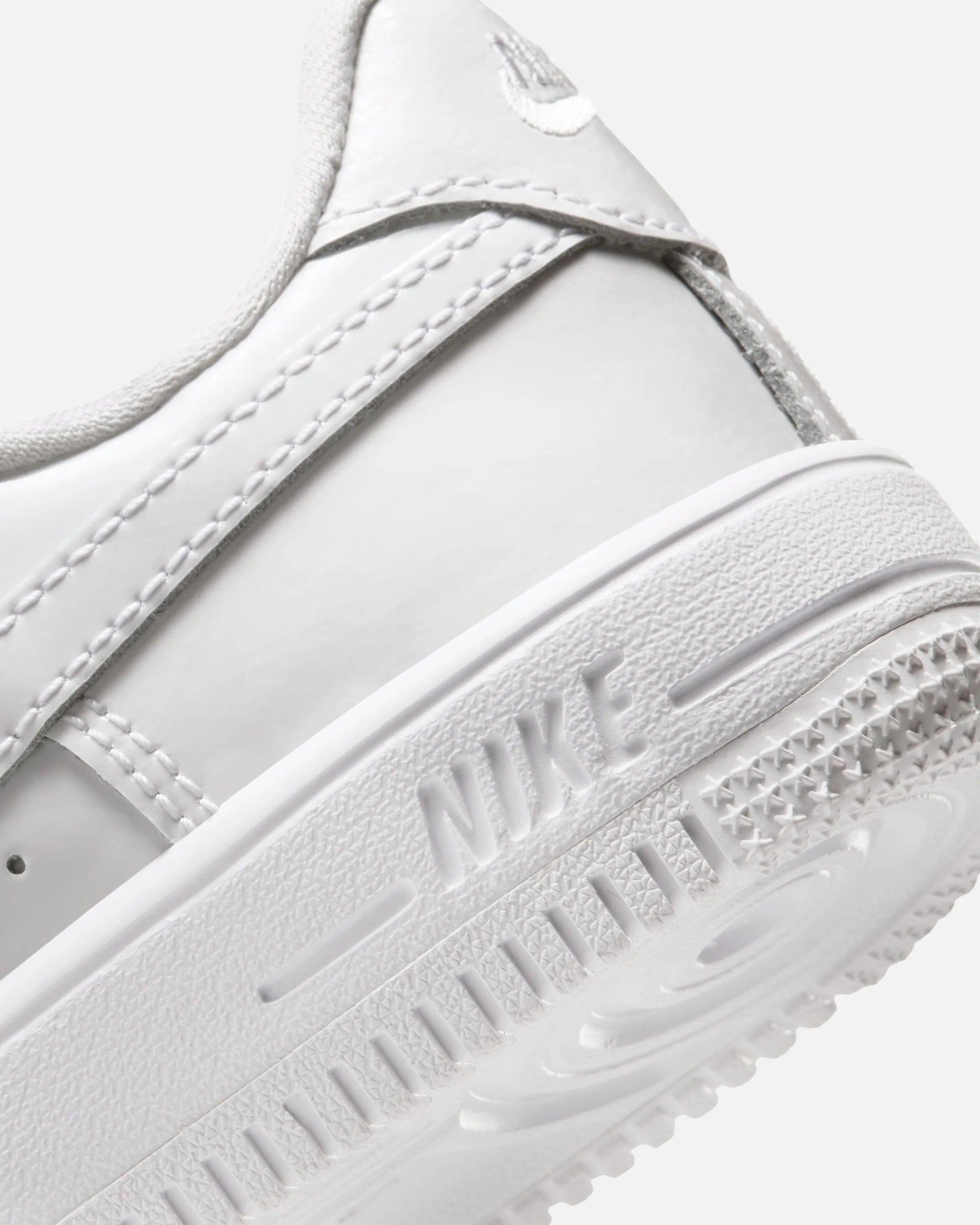 7323-nike-ps-force-1-low-white-white-7.webp NIKE PS FORCE 1 LOW - WHITE / WHITE