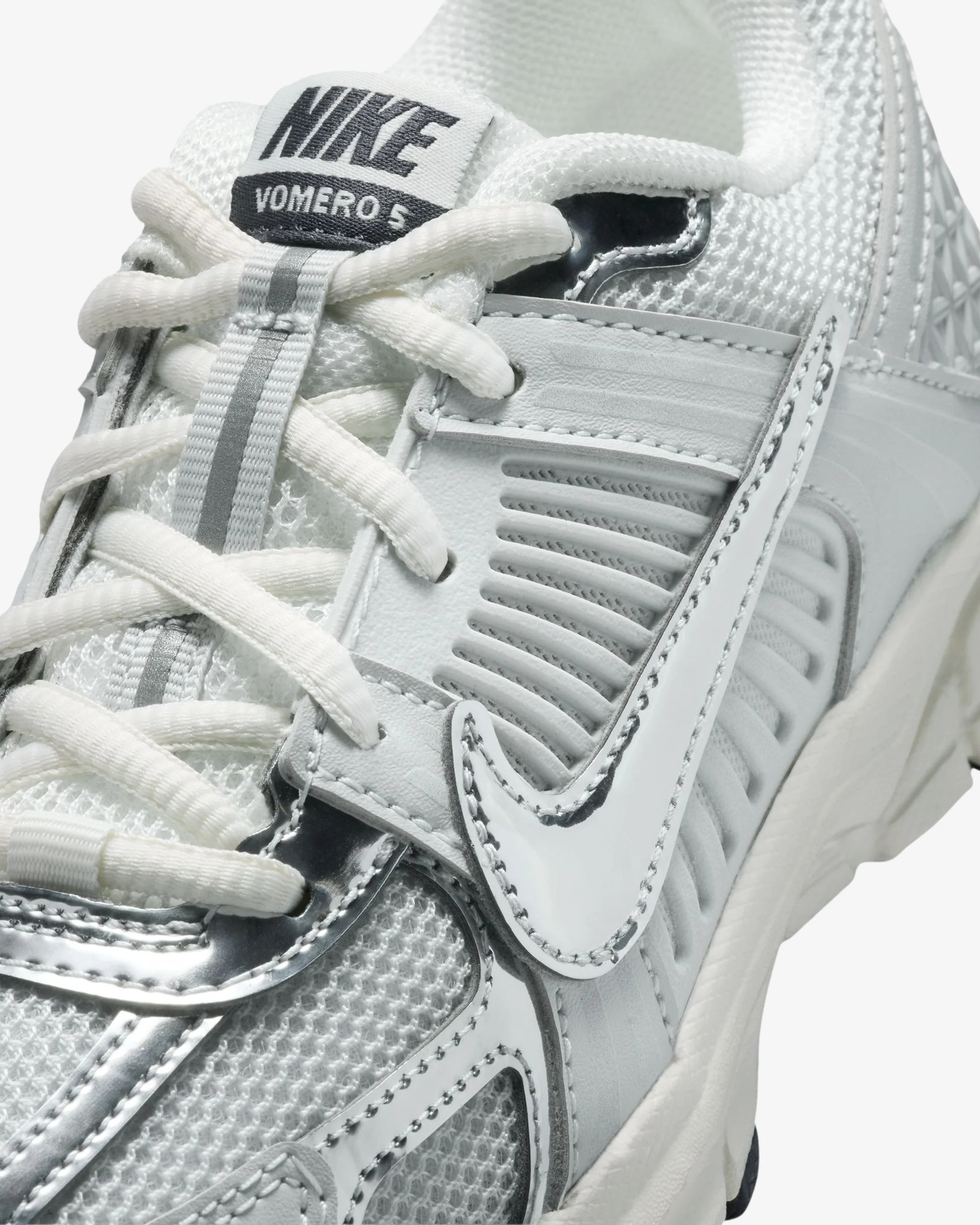7330-nike-ps-vomero-5-photon-dust-chrome-gridiron-sail-6.webp NIKE PS VOMERO 5 - PHOTON DUST/ CHROME/ GRIDIRON/ SAIL