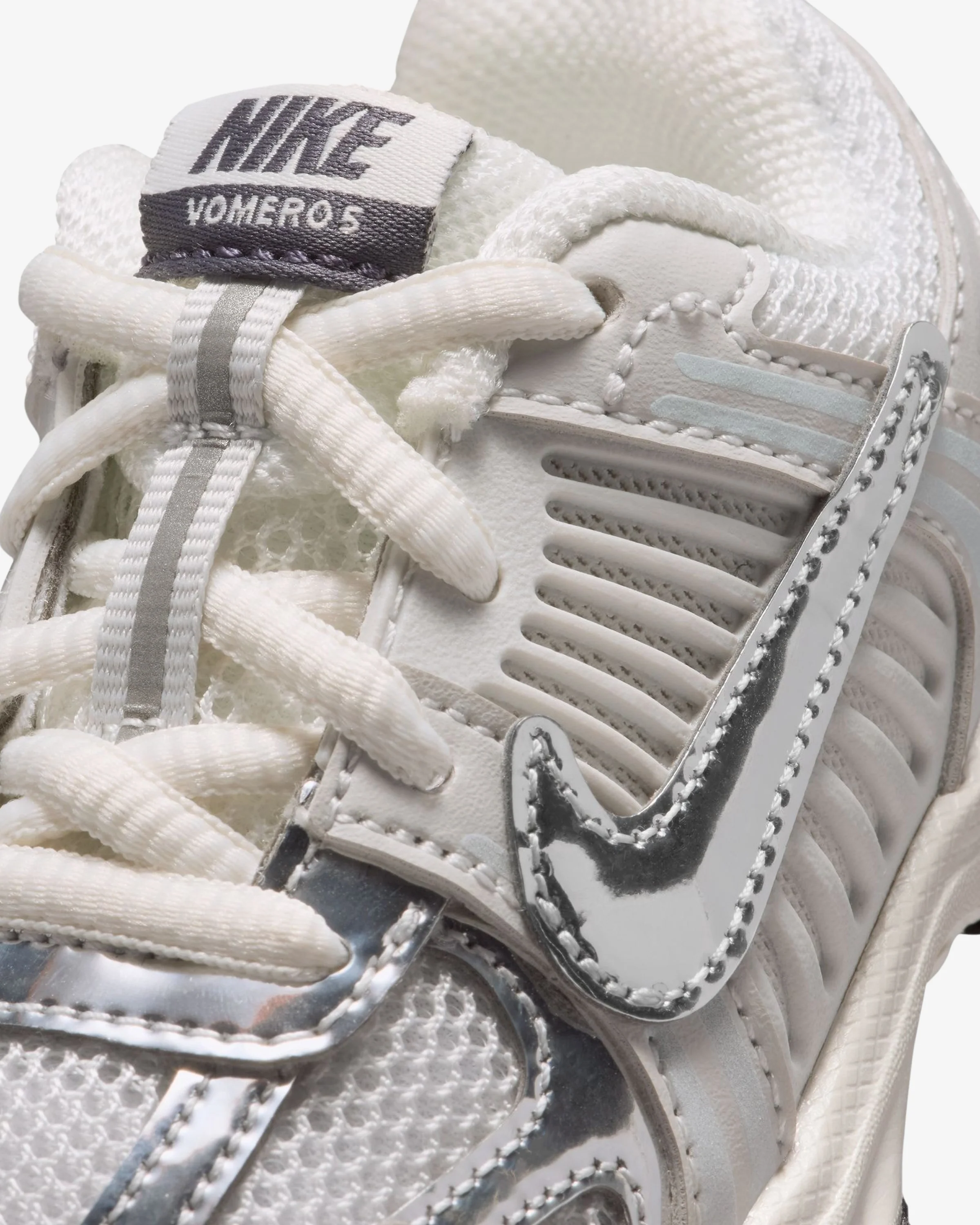 8500-nike-td-vomero-5-photon-dust-chrome-gridiron-sail-6.webp NIKE TD VOMERO 5 - PHOTON DUST/ CHROME/ GRIDIRON/ SAIL