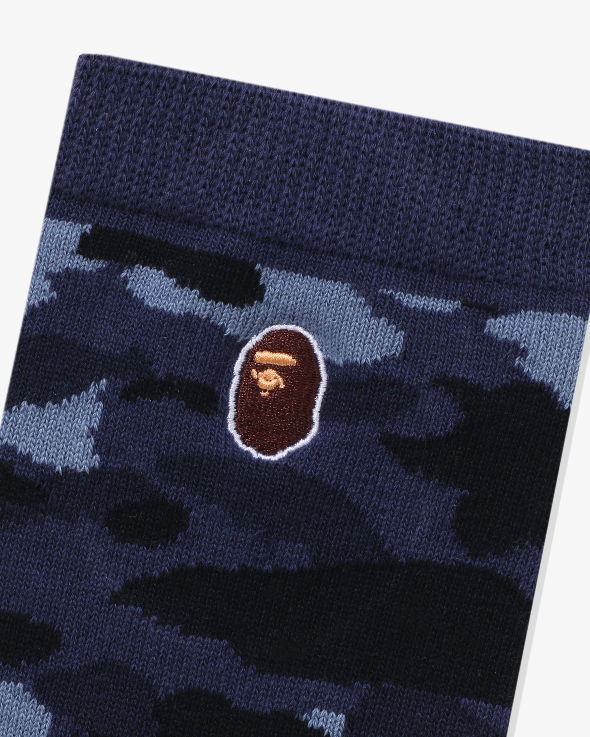 8948-bape-color-camo-ape-head-one-point-socks-2.webp BAPE COLOR CAMO APE HEAD ONE POINT SOCKS