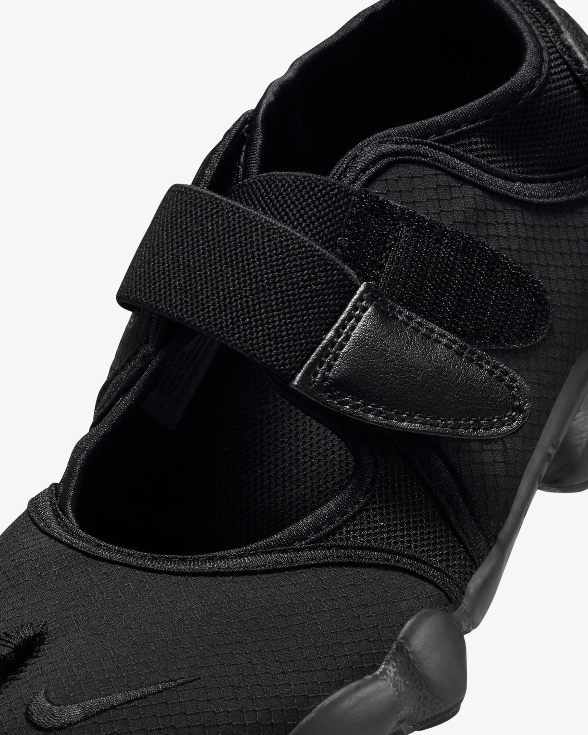 NIKE WOMEN'S AIR RIFT BREATHE - BLACK/ WHITE